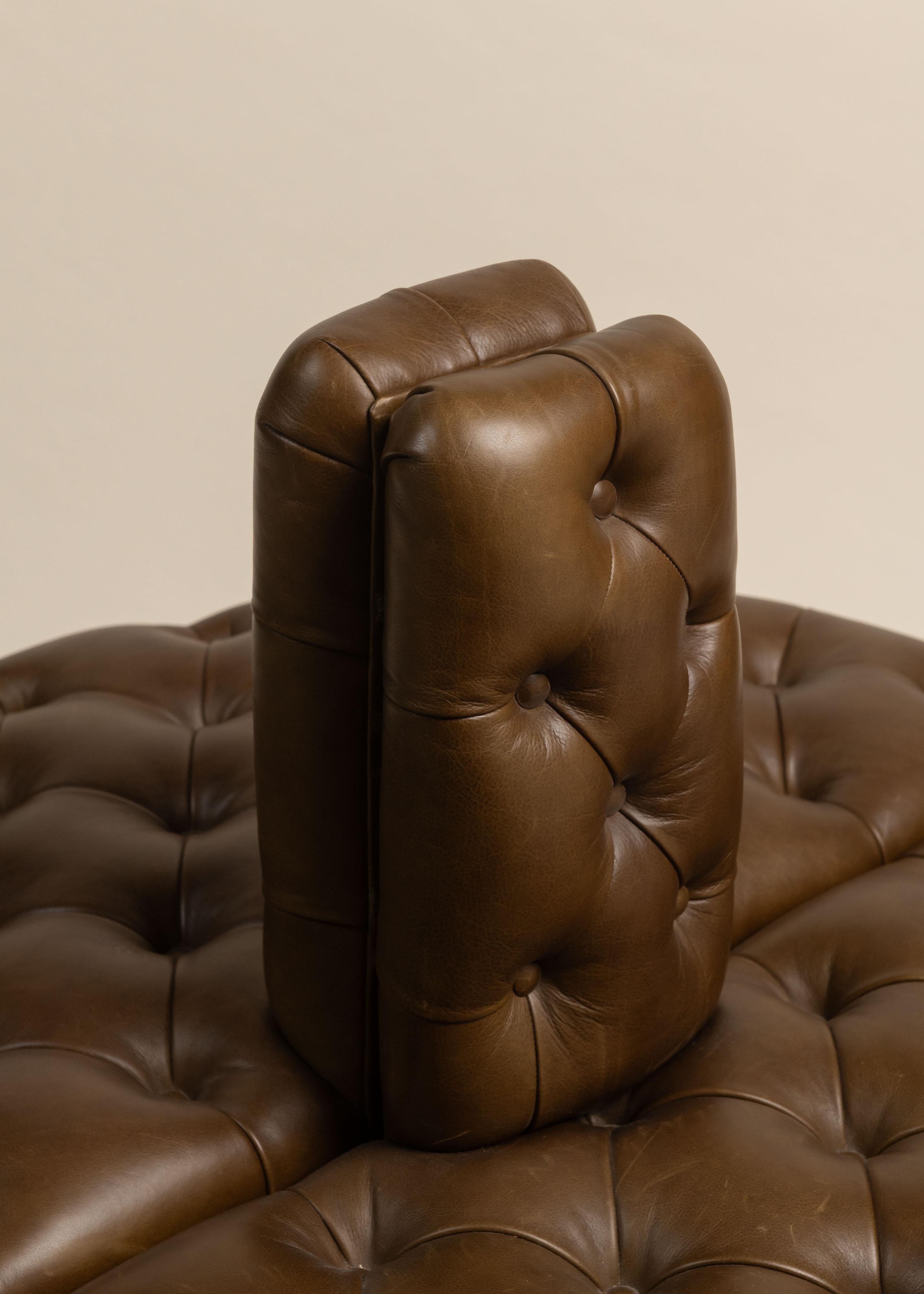 20ième siècle Canapé deux pièces en cuir avec roulettes, moderne en vente