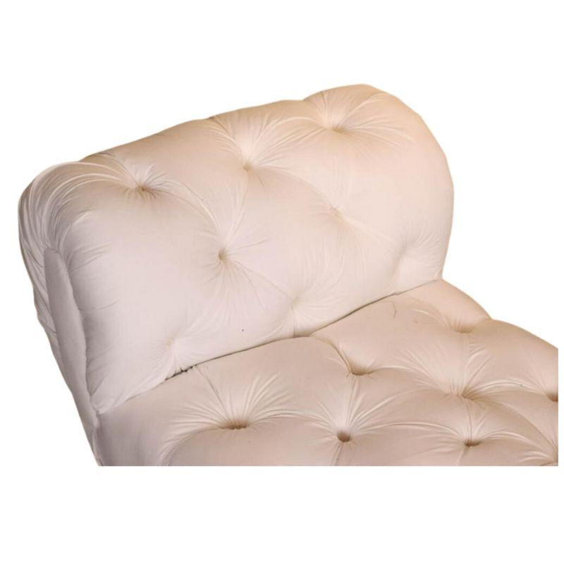 Tufted White Empire Style Chaise With Mahogany Legs In Good Condition For Sale In Locust Valley, NY