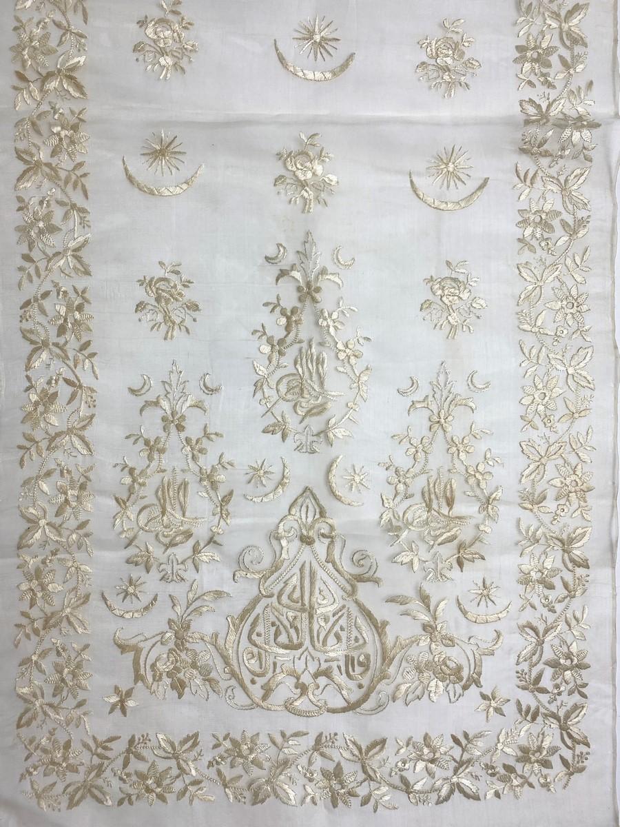 Tugra Embroidered Silk Organza Stole - Ottoman Empire Early 20th Century In Good Condition For Sale In Toulon, FR