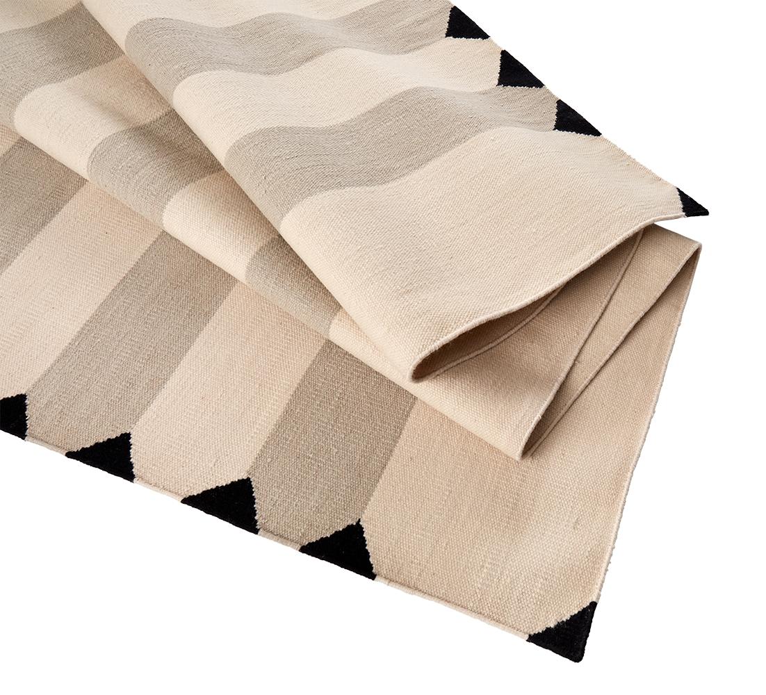 Teppich „Tula“ aus nachhaltiger, umweltfreundlicher Wolle, handgeknüpft, 200 x 300 cm (Moderne) im Angebot