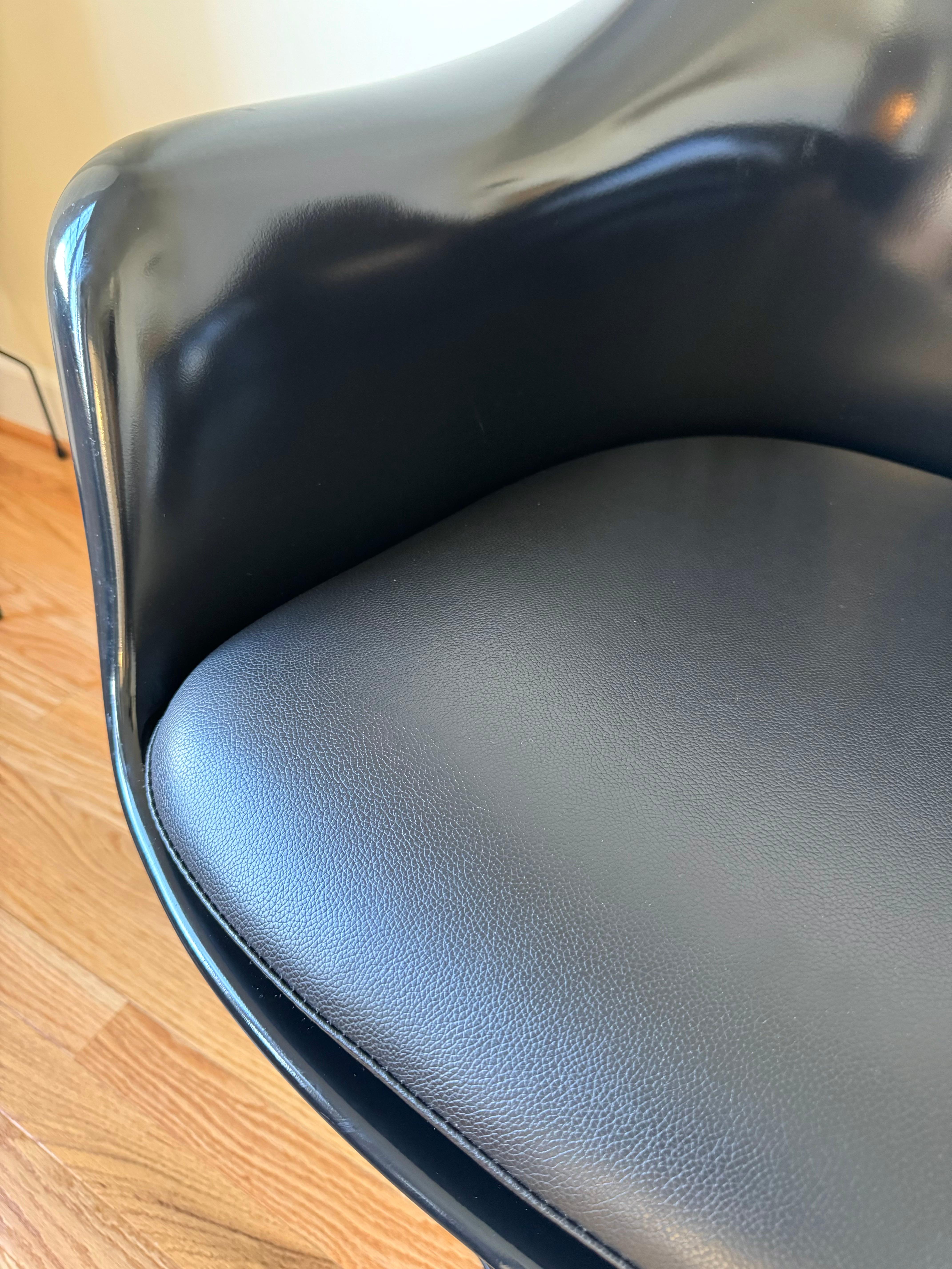Tulip Armchair by Eero Saarinen for Knoll 4