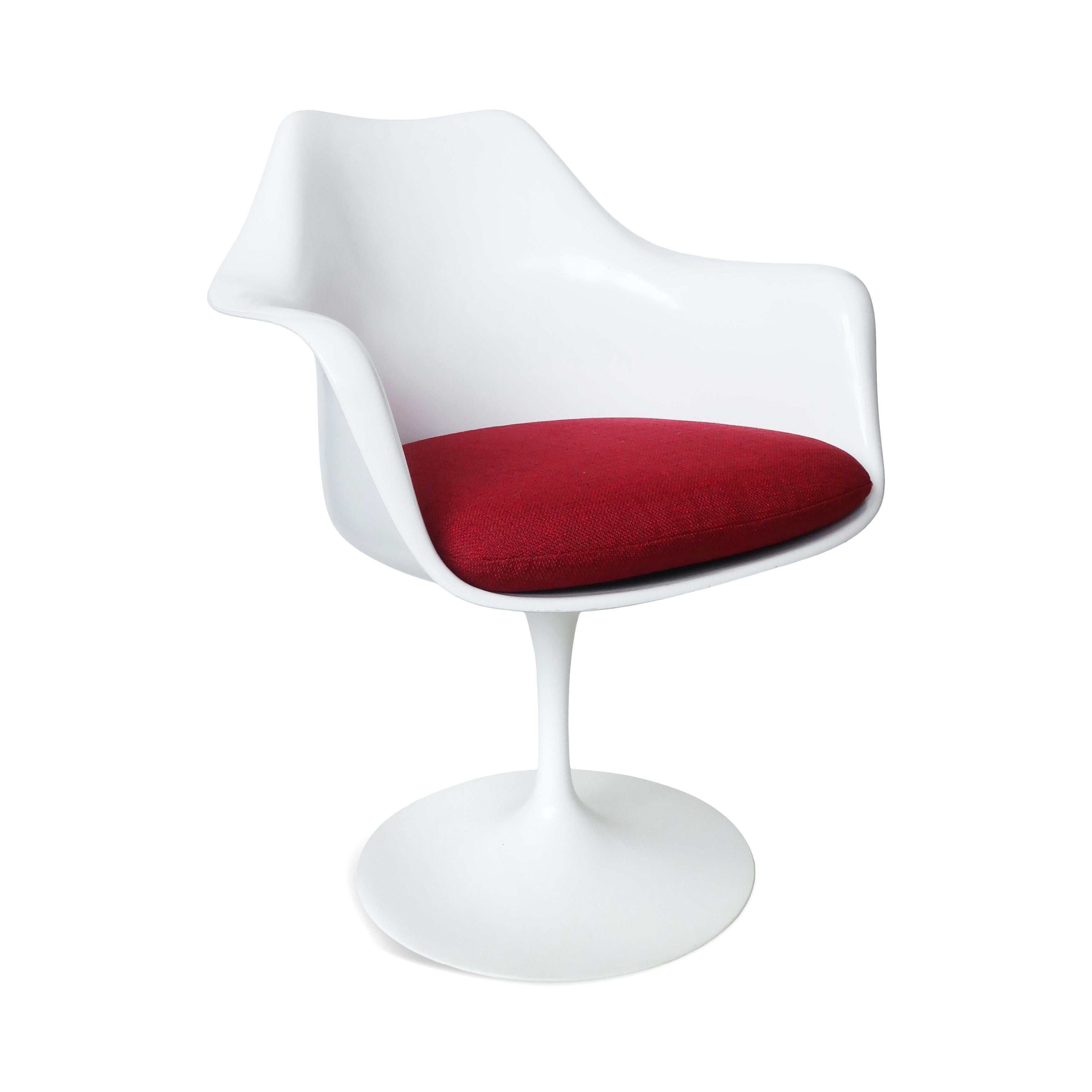 A classic piece of modern design combining elegance and functionality, the Knoll tulip armchair was designed by Eero Saarinen in 1957.  It features a sleek and sculptural shape that eliminates the clutter of legs and creates a seamless look. It has