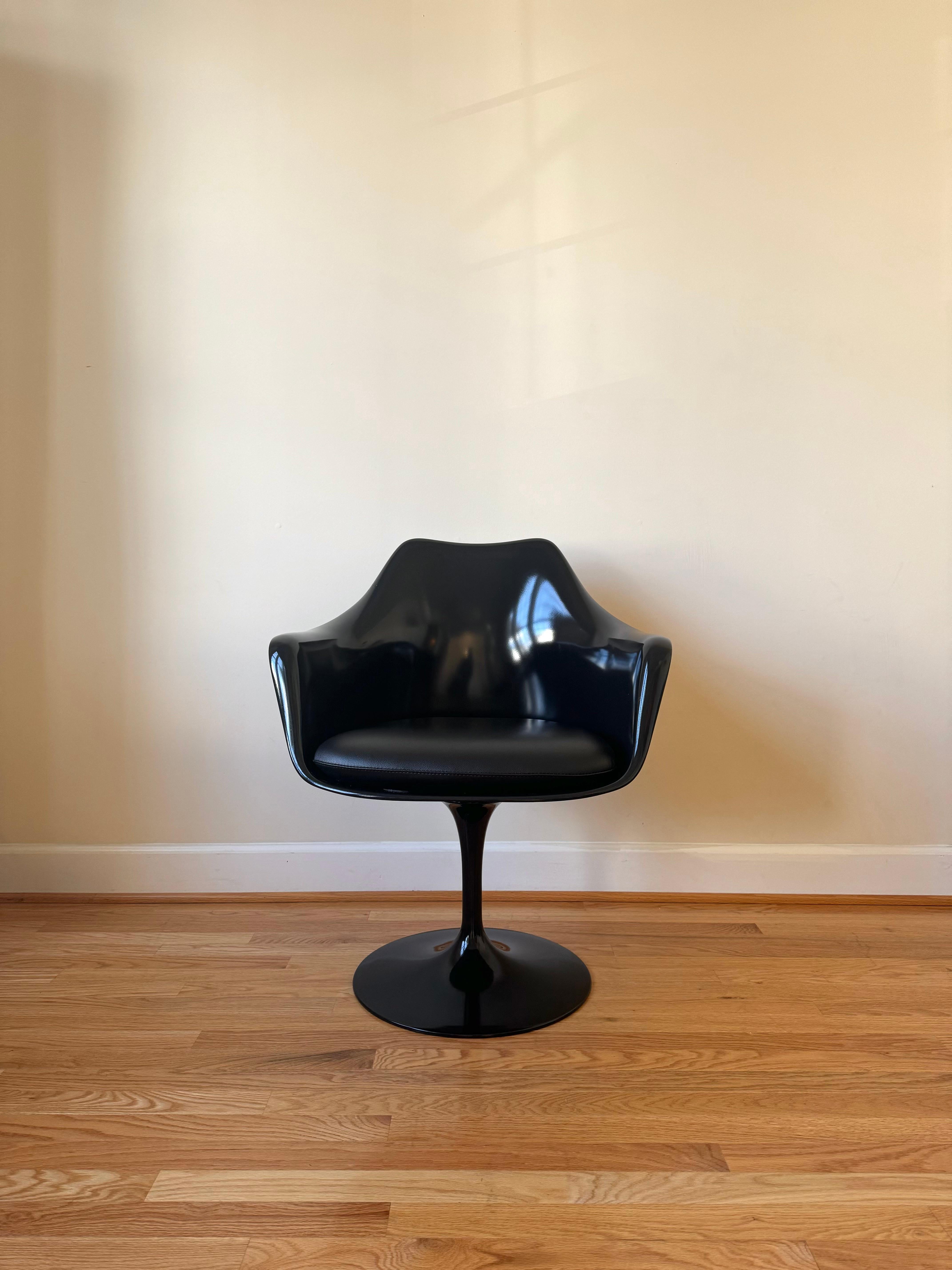 Mid-20th Century Tulip Armchair by Eero Saarinen for Knoll
