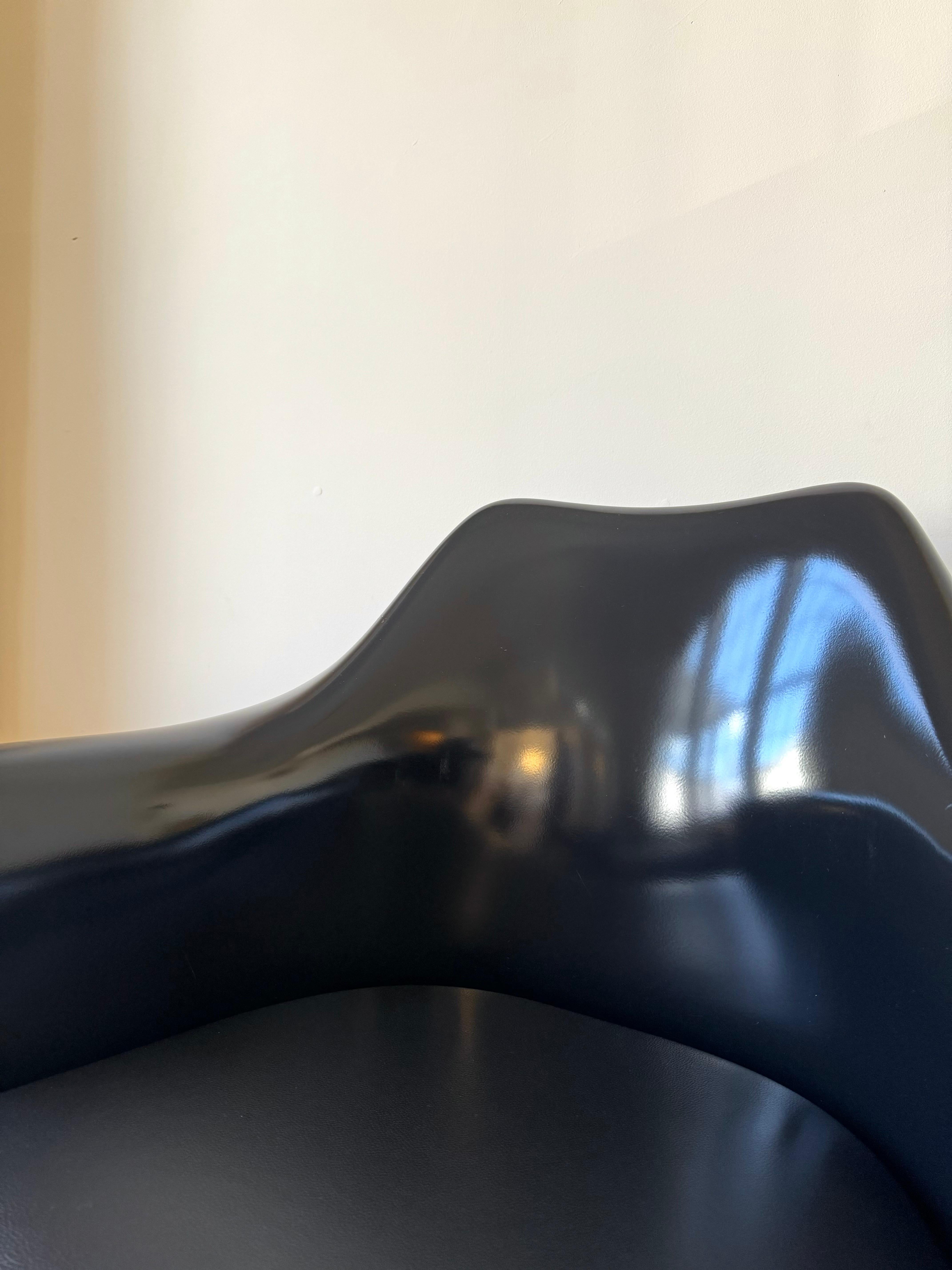 Tulip Armchair by Eero Saarinen for Knoll 3