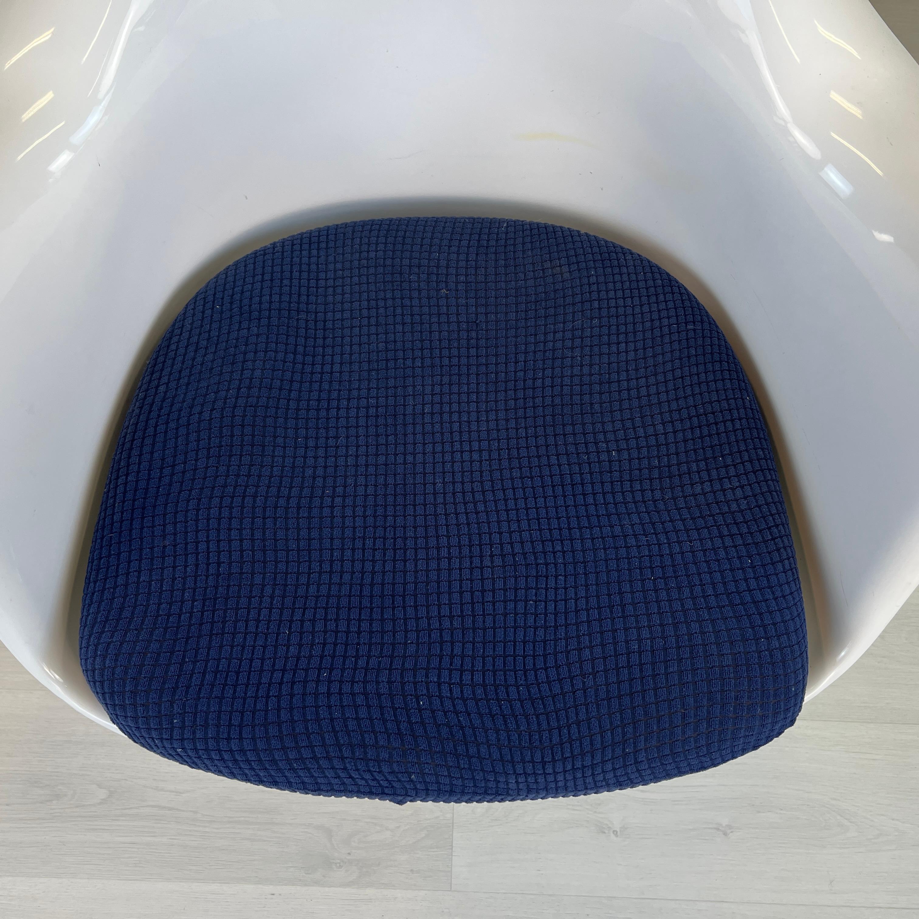 Tulip Armchairs Manner of Eero Saarinen for Knoll – Set of 4 For Sale 3