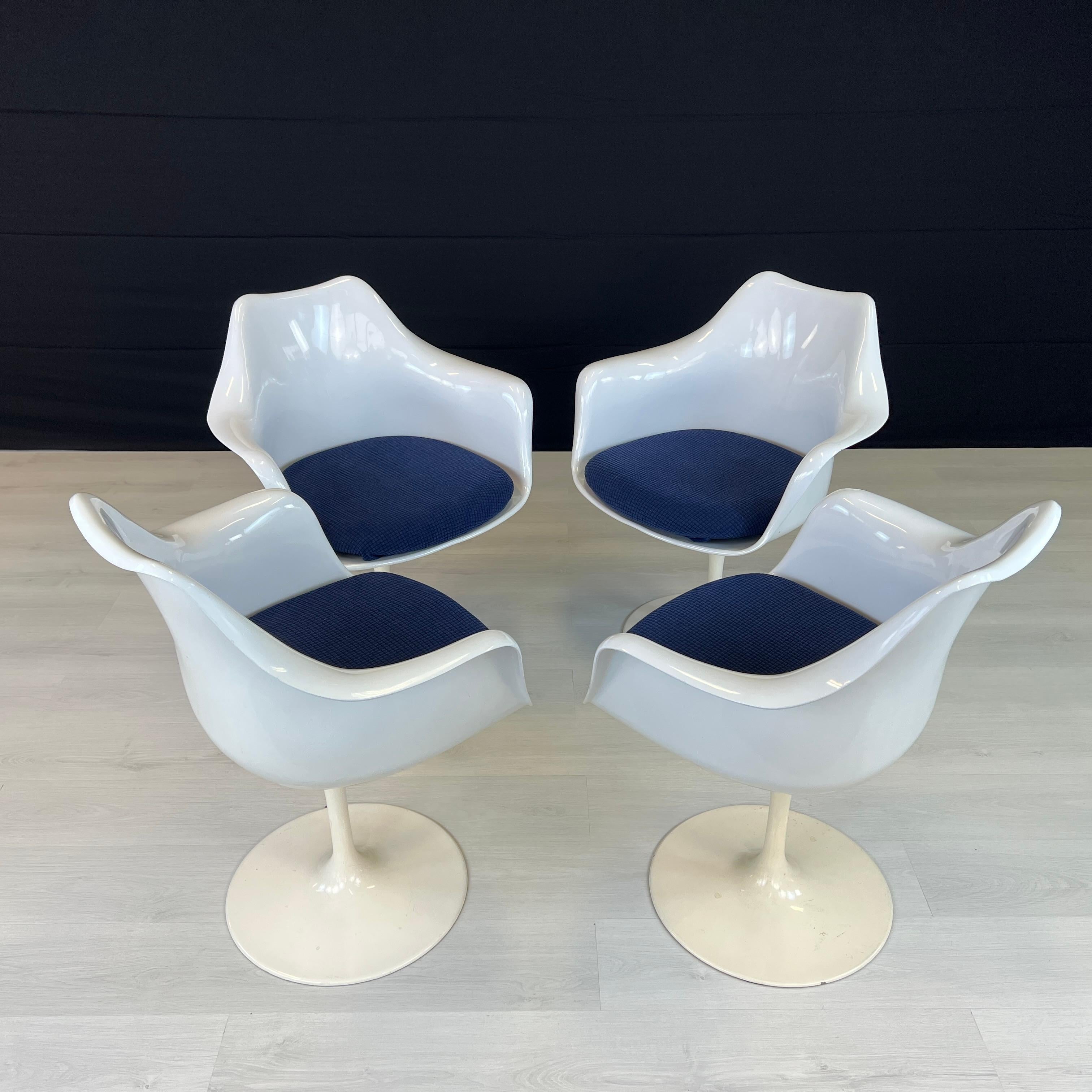 Tulip Armchairs Manner of Eero Saarinen for Knoll – Set of 4 In Good Condition For Sale In Bridgeport, CT