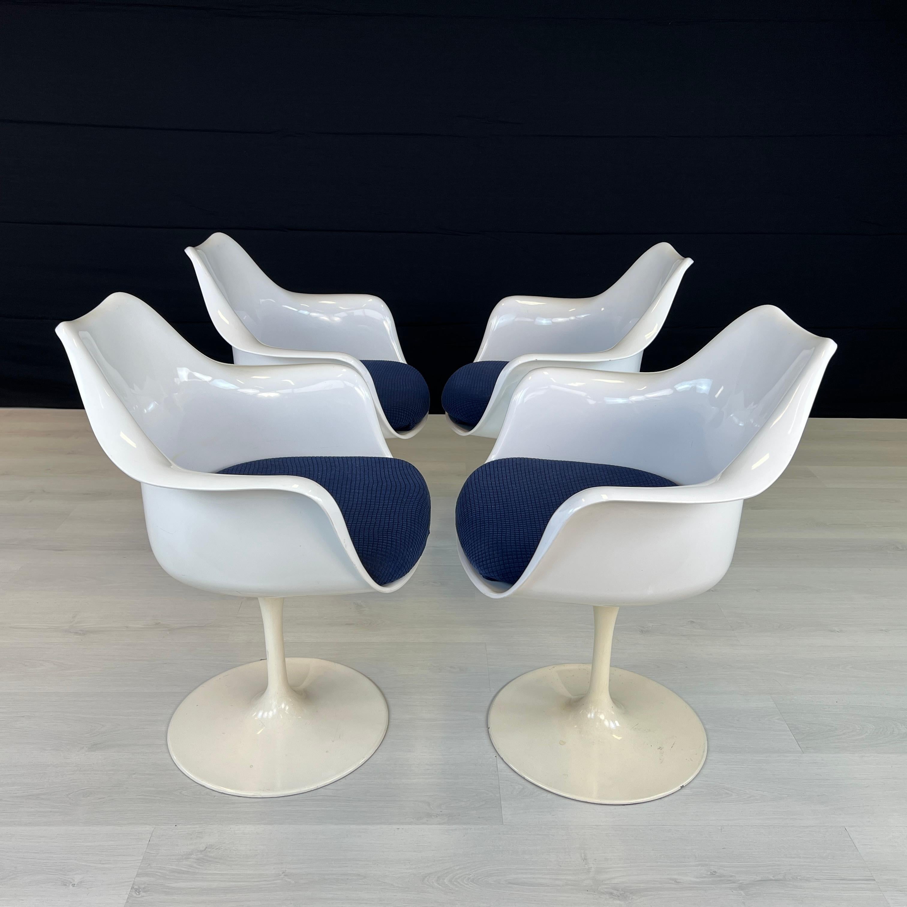 Plastic Tulip Armchairs Manner of Eero Saarinen for Knoll – Set of 4 For Sale