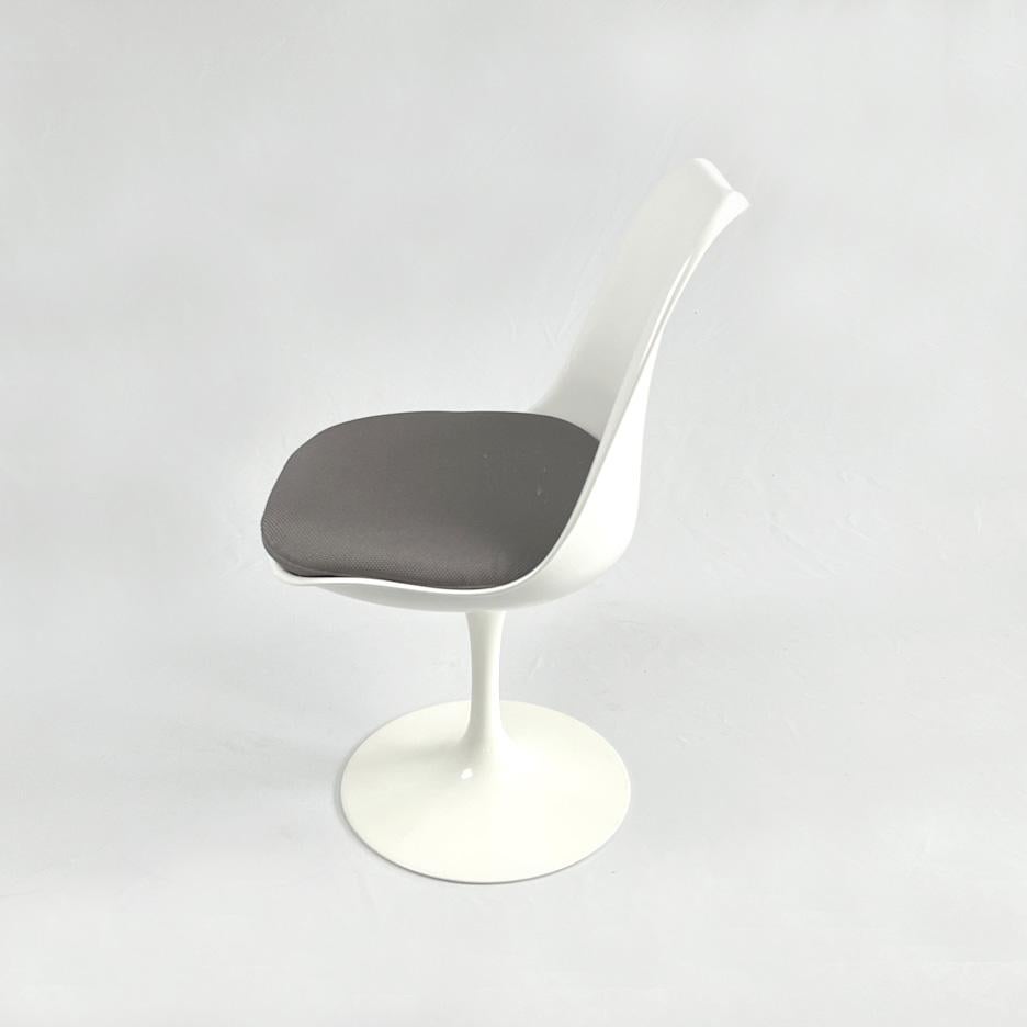 Tulip Armless Swivel Chairs by Eero Saarinen In Fair Condition In Doral, FL