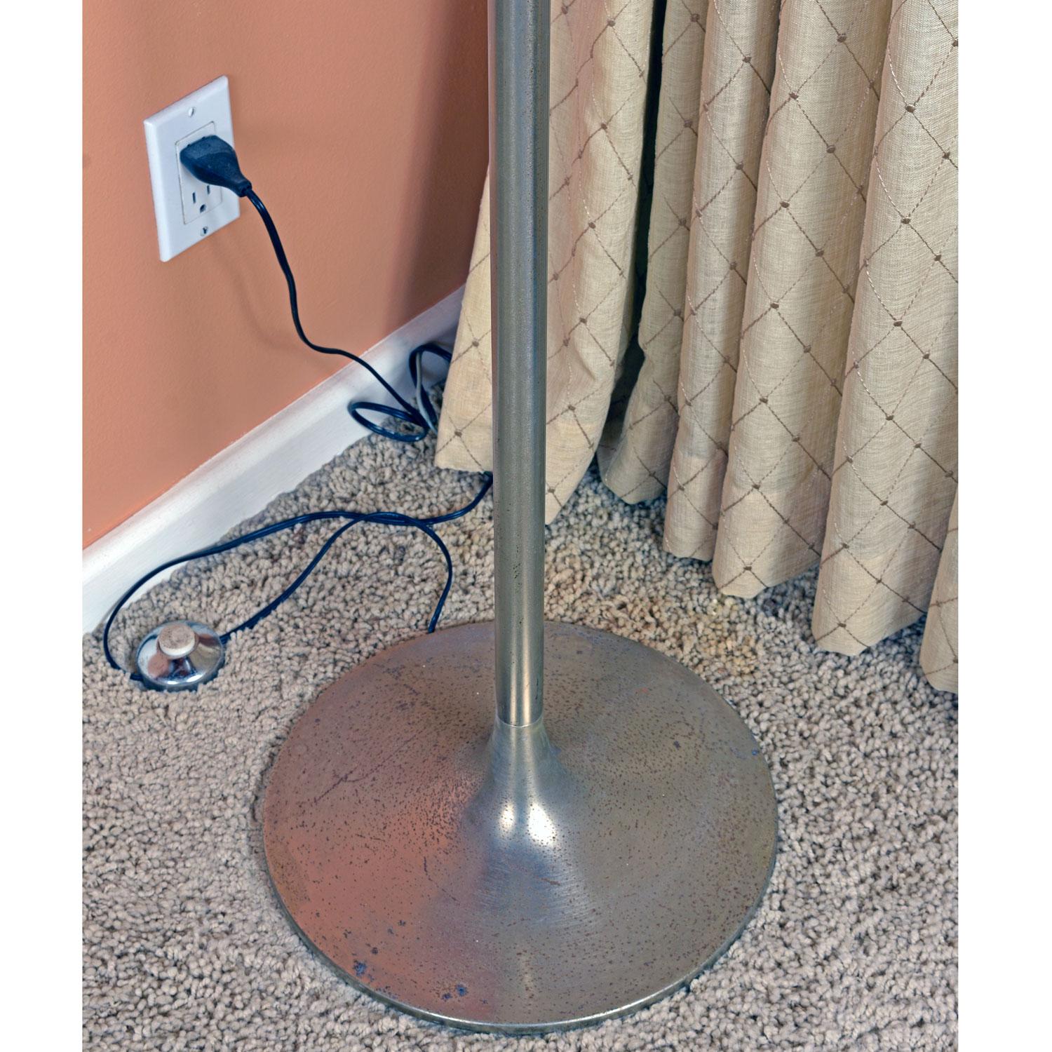 Lámpara de pie Flash con base de tulipán 