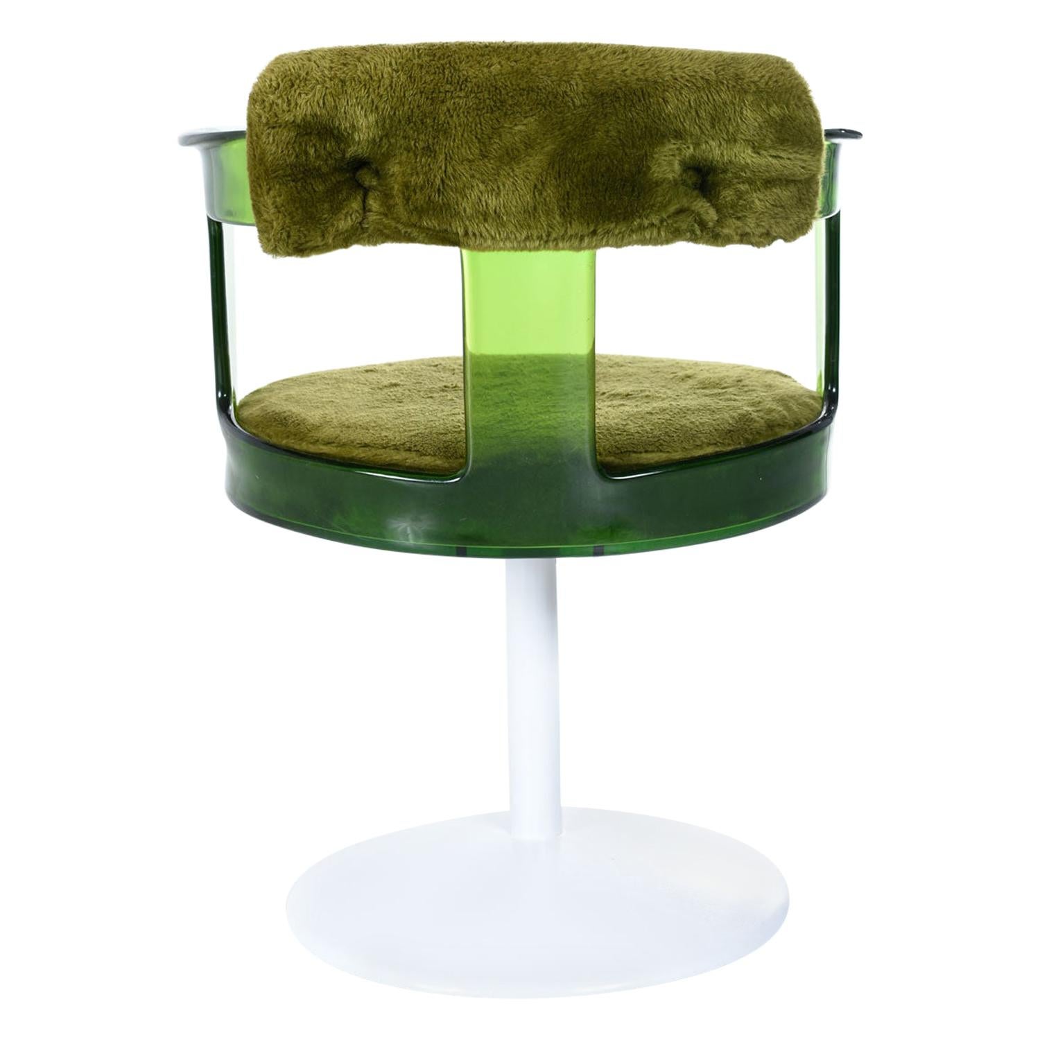 This vintage 1970s chair by Daystrom has everything we love about the era. Oscar The Grouch green faux fur make this Daystrom tulip impart a nostalgic charm. The padded upper backrest and seat and a slight backward pitch for relaxed sitting. The