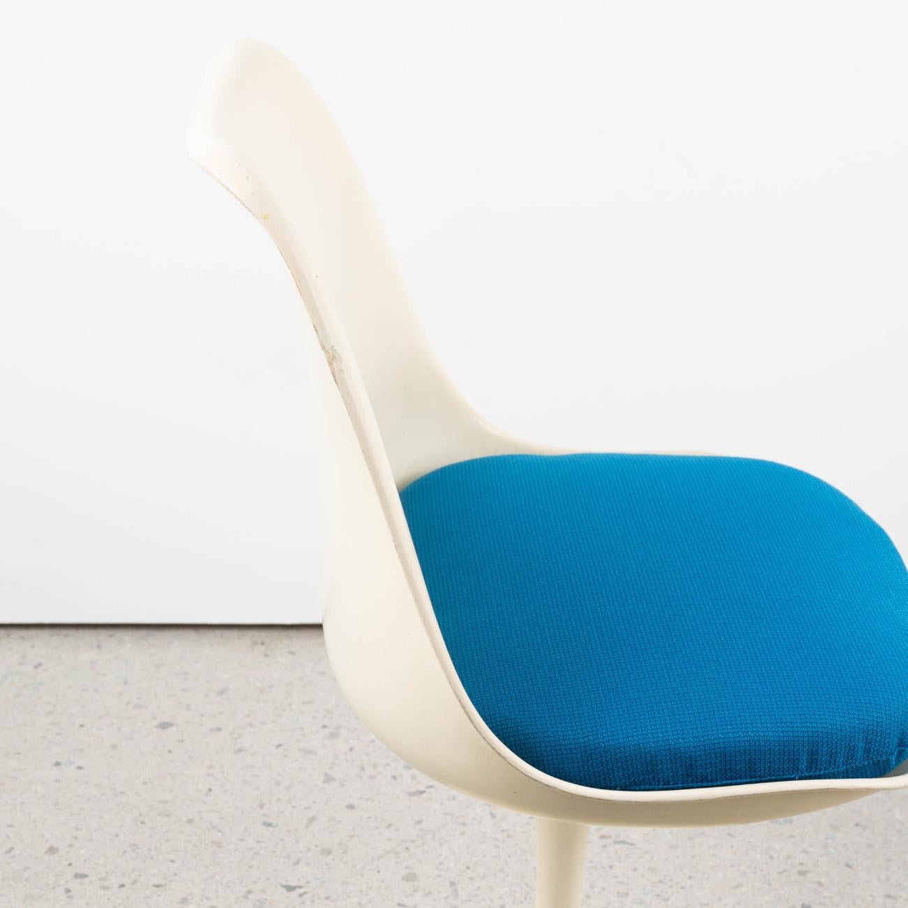 Tulip Chair (Blue Cushion) by Eero Saarinen 1