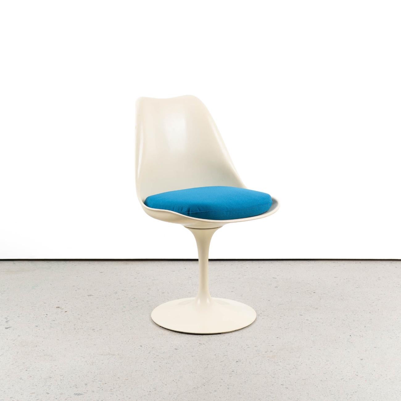 Mid-Century Modern Tulip Chair (Blue Cushion) by Eero Saarinen