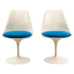 Chaise Tulip (coussin bleu) d'Eero Saarinen