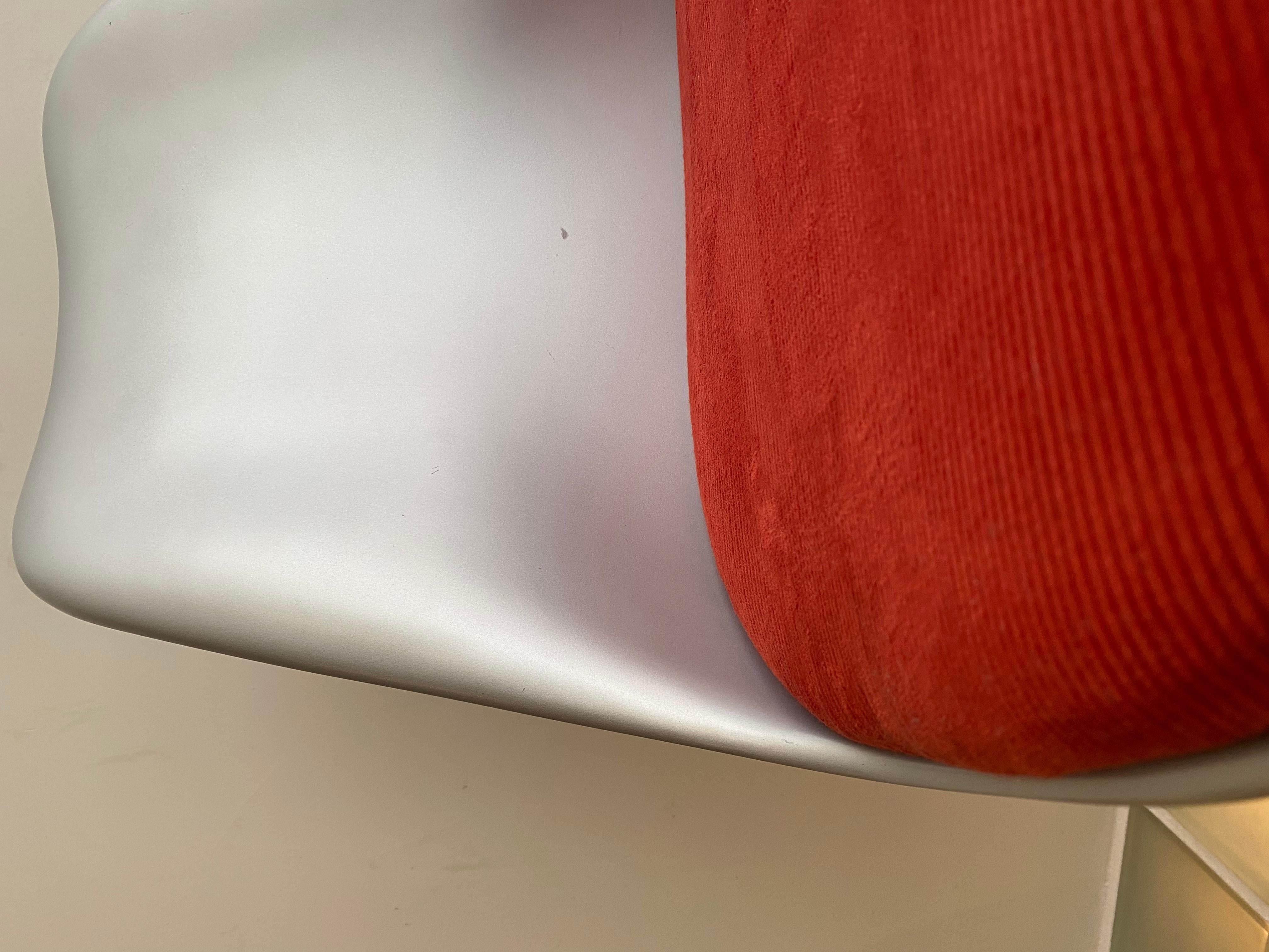 Metal Tulip Chair by Eero Saarinen for Knoll International, 50th Aniversary For Sale