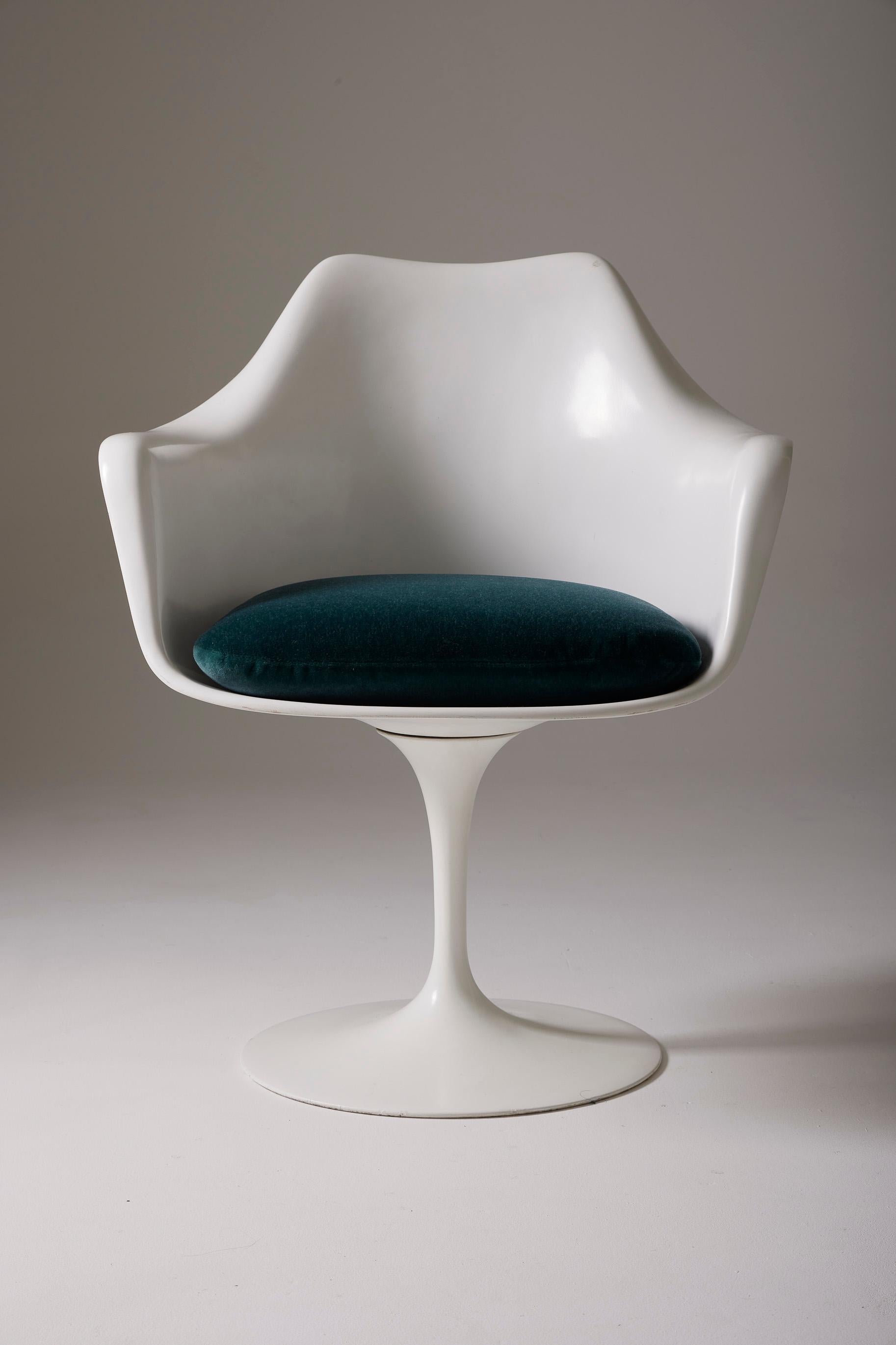 Tulip Chair by Eero Saarinen In Good Condition For Sale In PARIS, FR