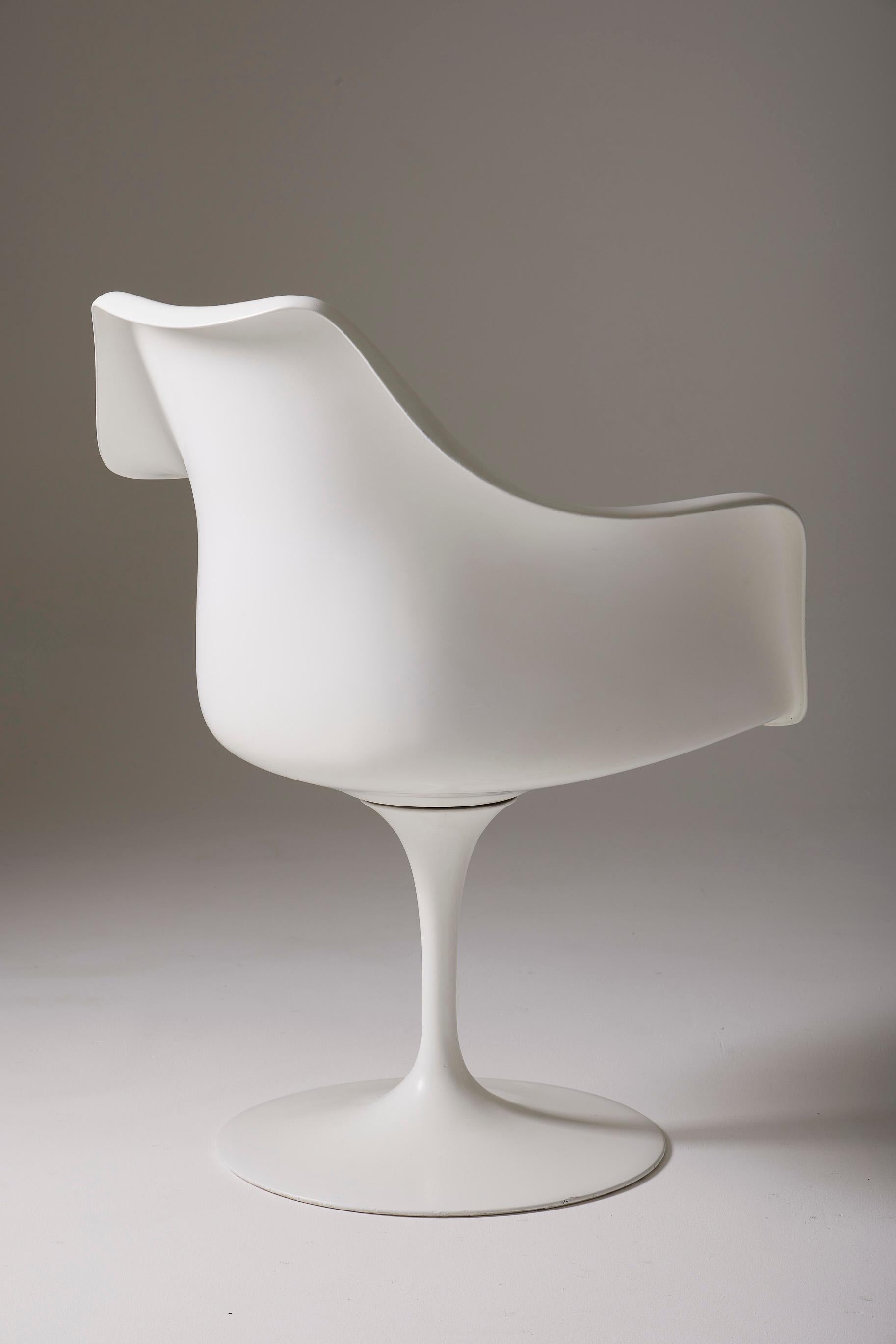 Tulip Chair by Eero Saarinen For Sale 3