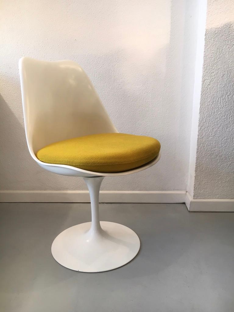 Eero Saarinen tulip chair produced by Knoll International, Switzerland, circa 1980s.
Saarinen began studies in sculpture at the Académie de la Grande Chaumière in Paris, France. He then went on to study at the Yale School of Architecture, completing