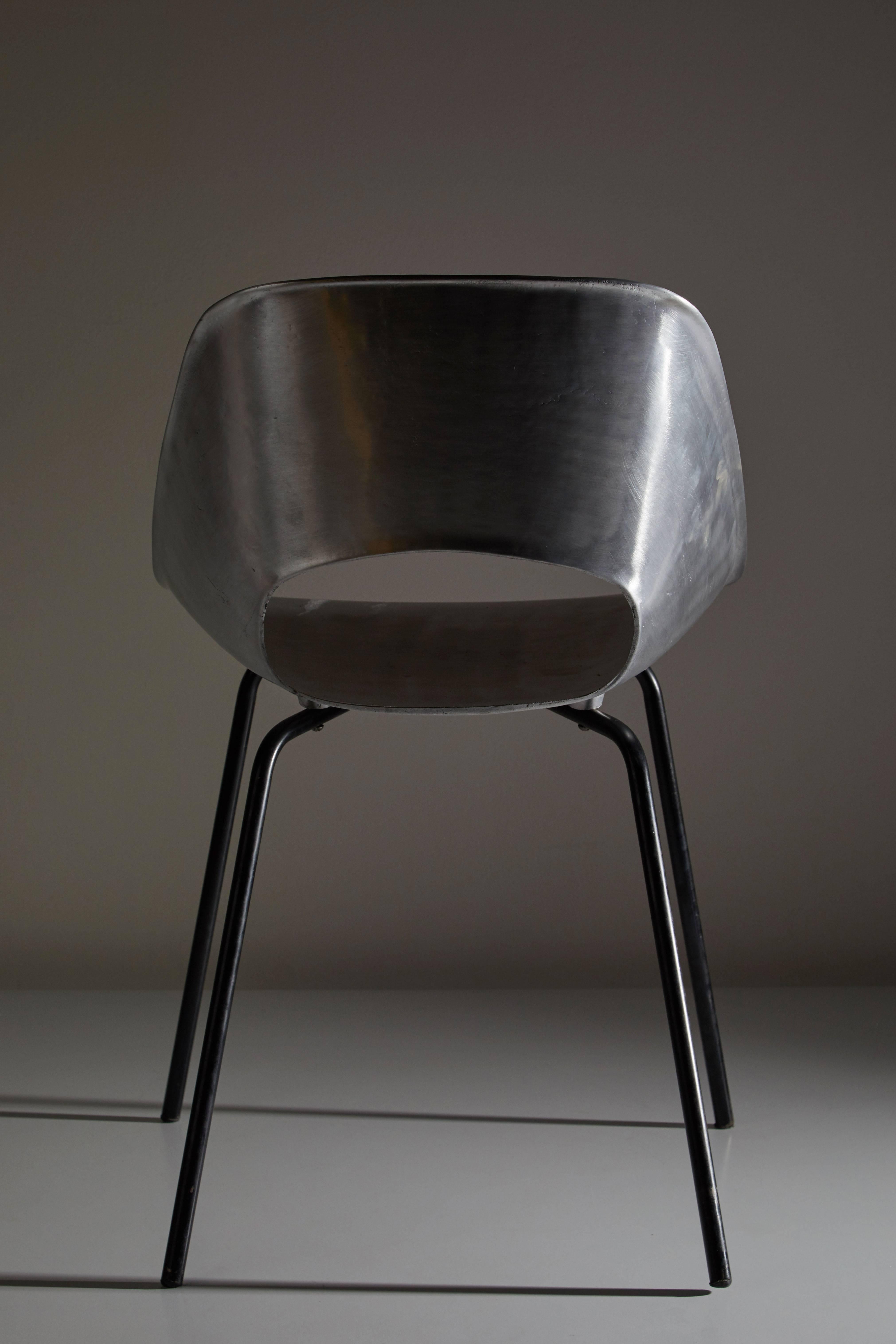 Tulip Chair by Pierre Guariche In Excellent Condition For Sale In Los Angeles, CA