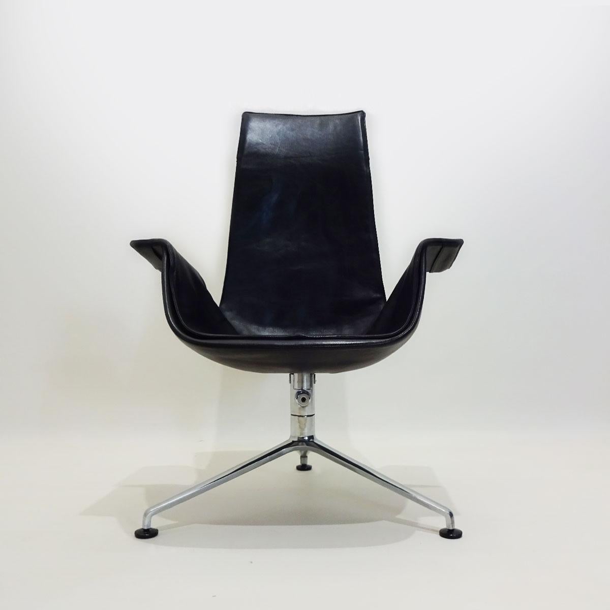 A very rare reclining black leather, aluminium and chrome Tulip chair by Preben Fabricius and Jørgen Kastholm for Kill International.

Originally designed by powerhouse 1960s design team Preben Fabricius and Jørgen Kastholm in 1964, their Tulip