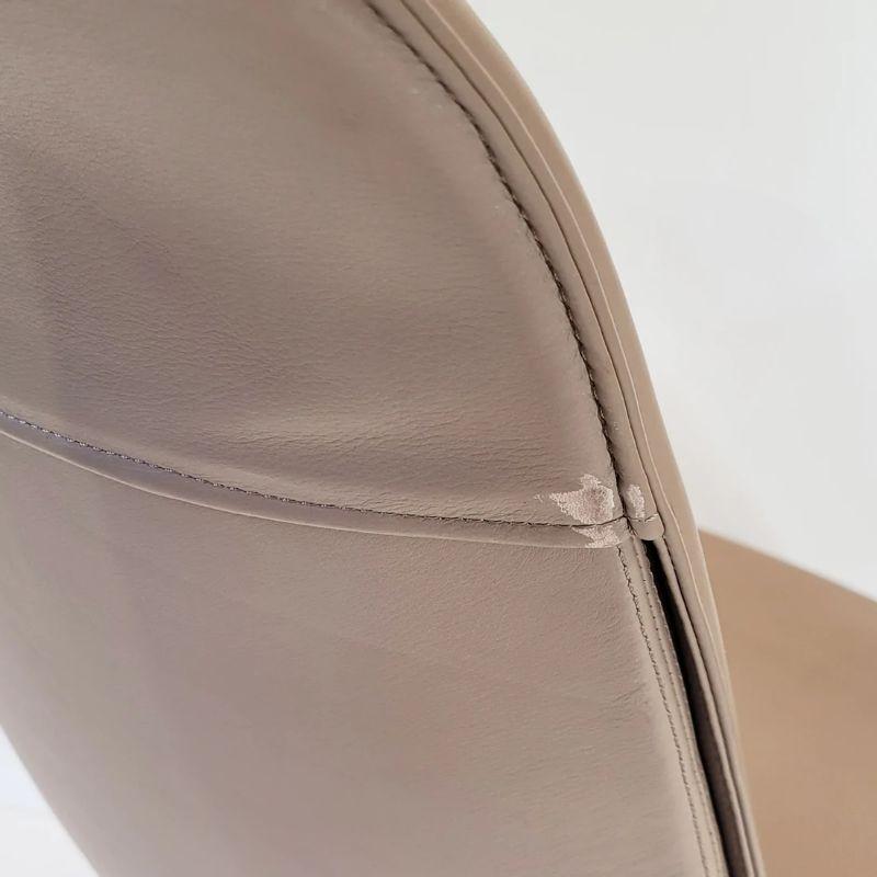 Tedesco Sedia Tulip in pelle crema/camoscio di Fabricius & Kastholm in vendita