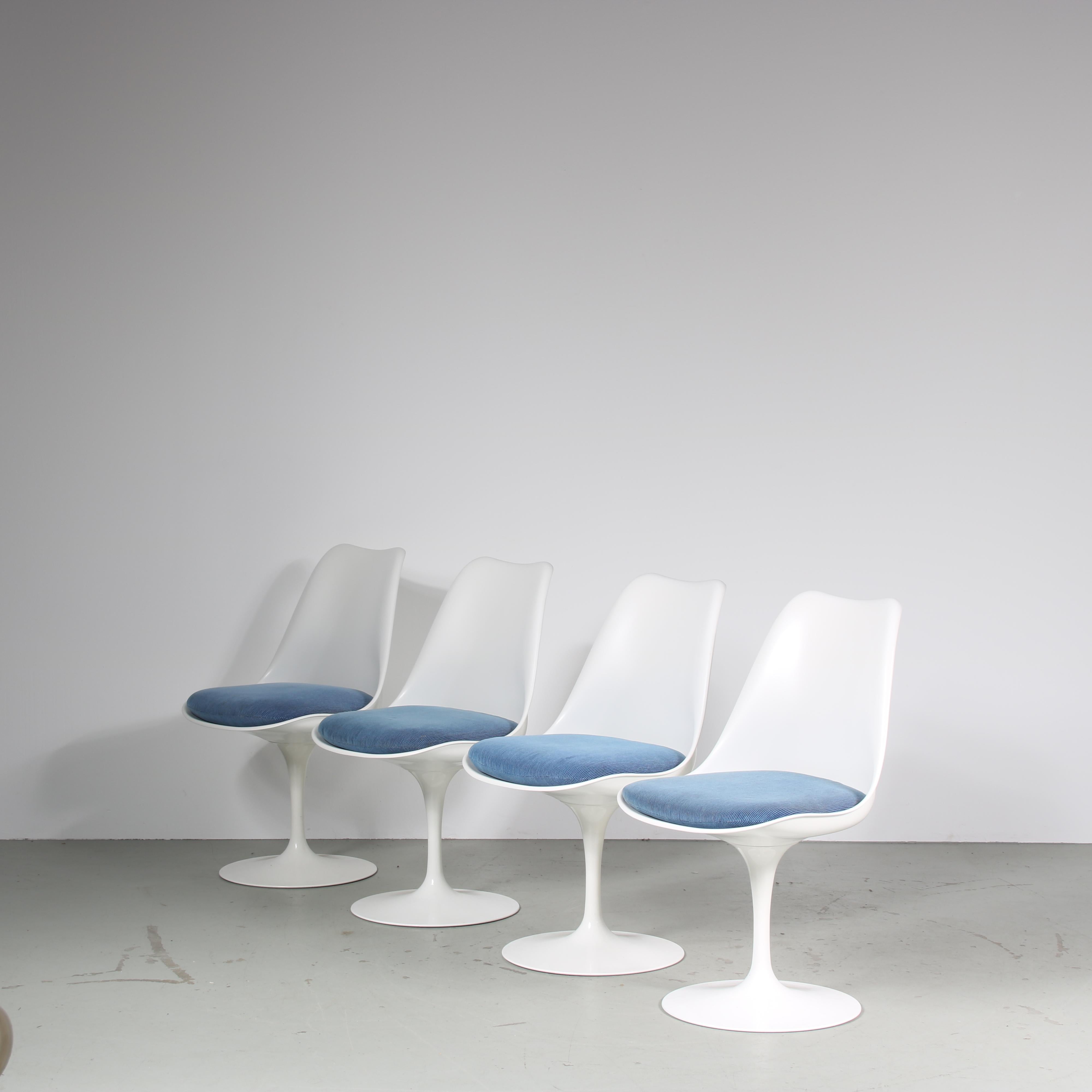 This set of four dining chairs is a true icon of mid-century modern design, designed by Eero Saarinen and manufactured by Knoll International in the United States around 1960.

The chairs feature a sleek and minimalist tulip base in white aluminum,