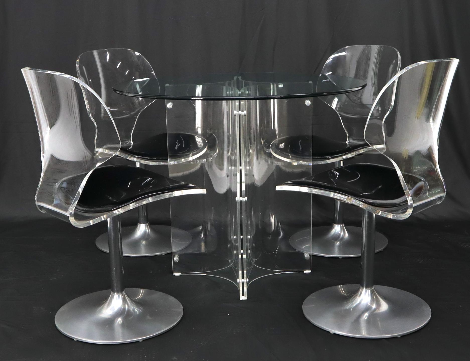 Ensemble de 4 chaises de salle à manger Tulip à base chromée et sièges en lucite avec plateau rond en verre en vente 2