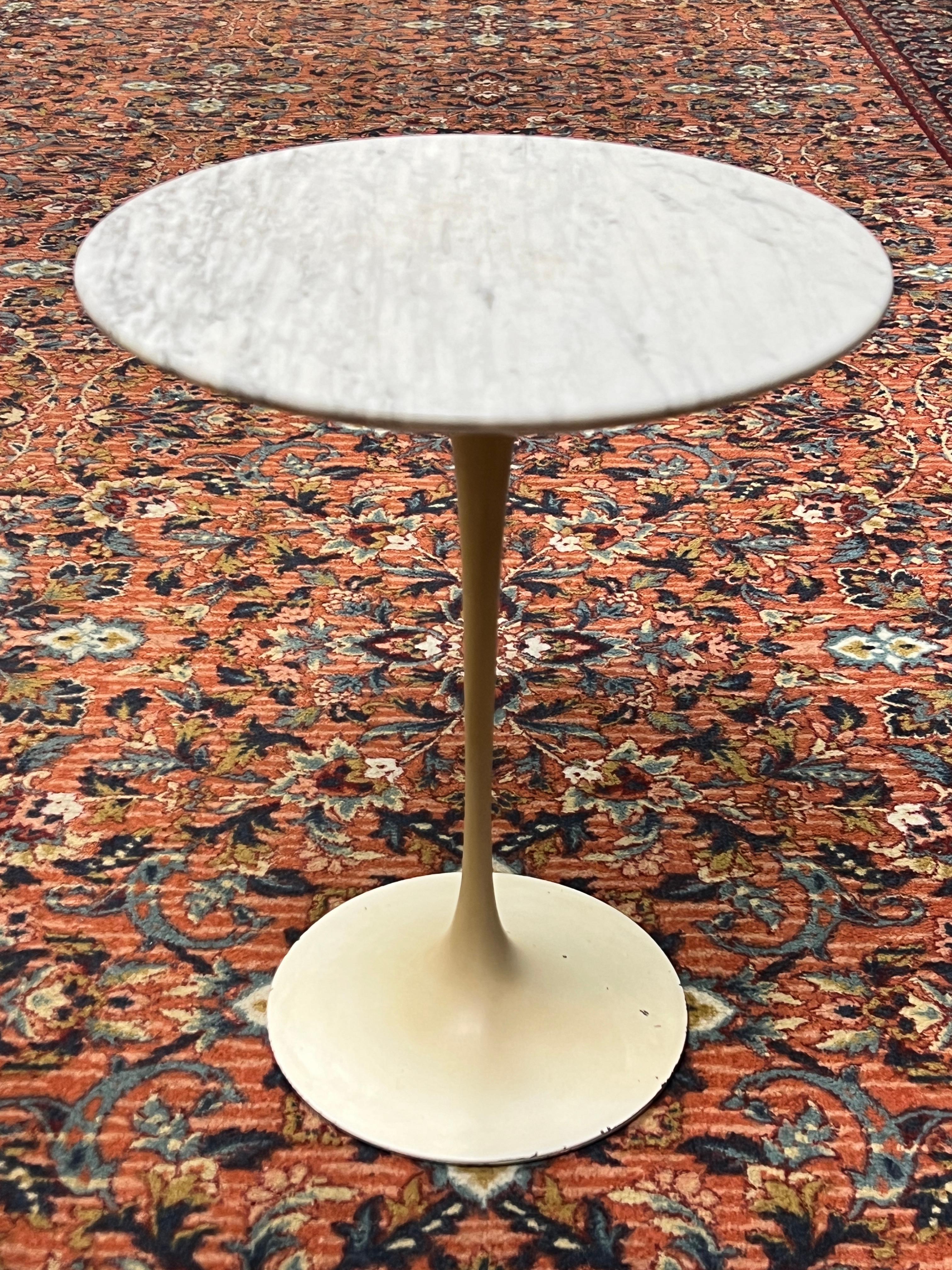 Tavolino circolare Tulip con piano in marmo di Eero Saarinen, circa anni '60/'70 in vendita 5