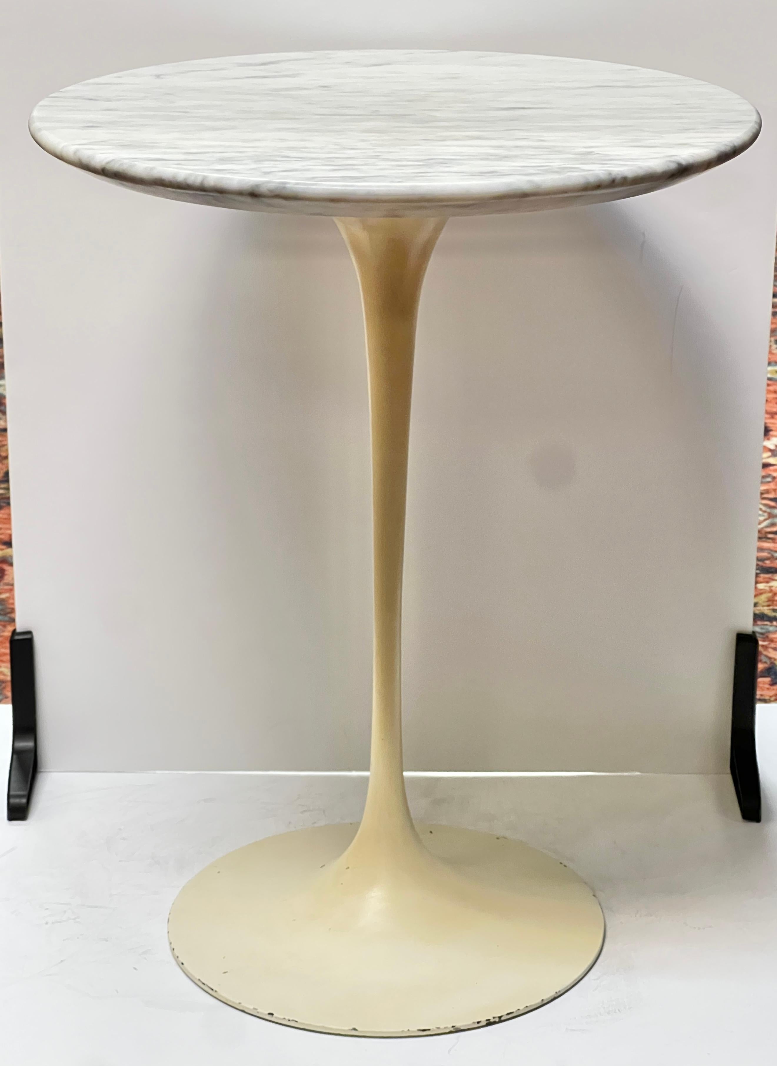 Mid-Century moderno Tavolino circolare Tulip con piano in marmo di Eero Saarinen, circa anni '60/'70 in vendita