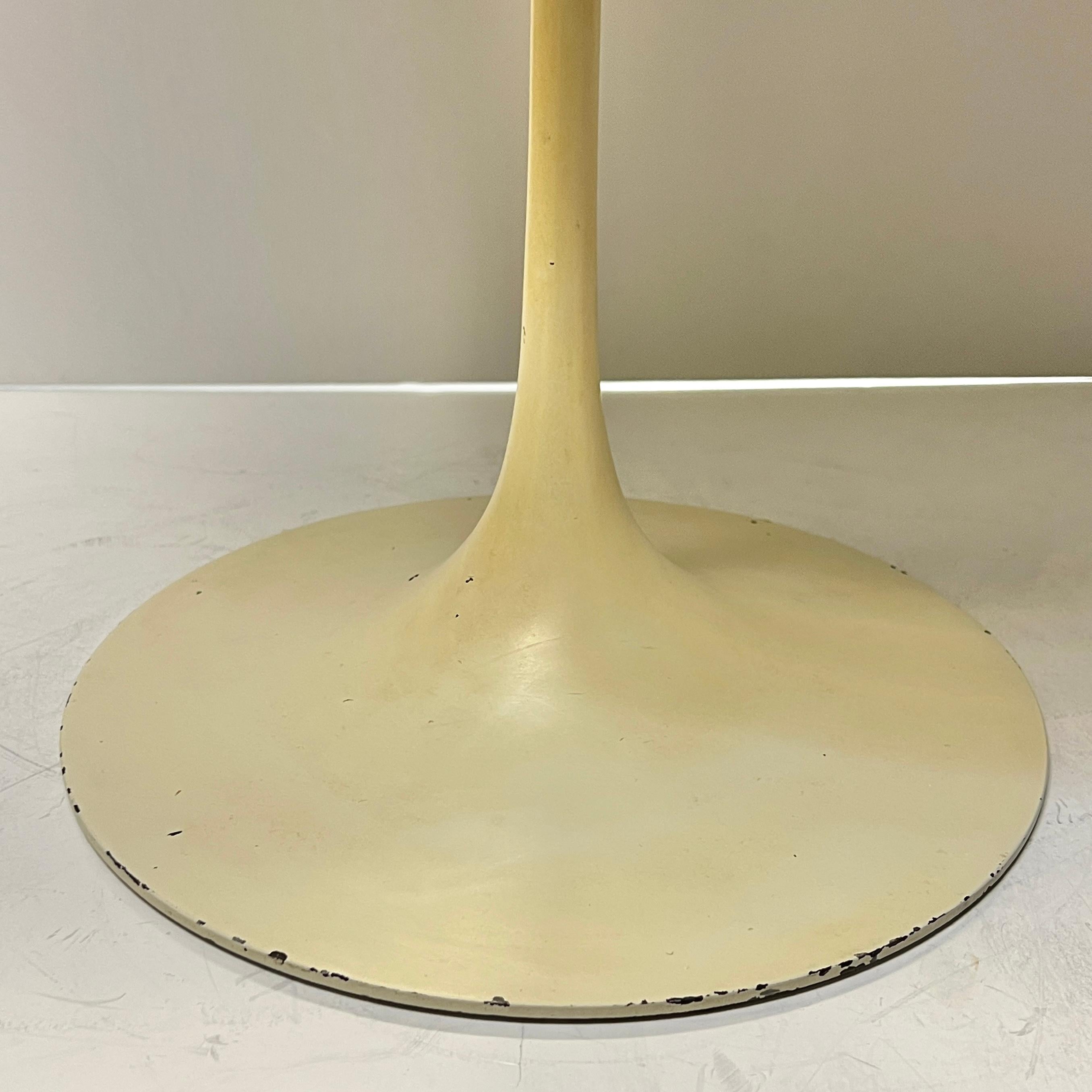 XX secolo Tavolino circolare Tulip con piano in marmo di Eero Saarinen, circa anni '60/'70 in vendita