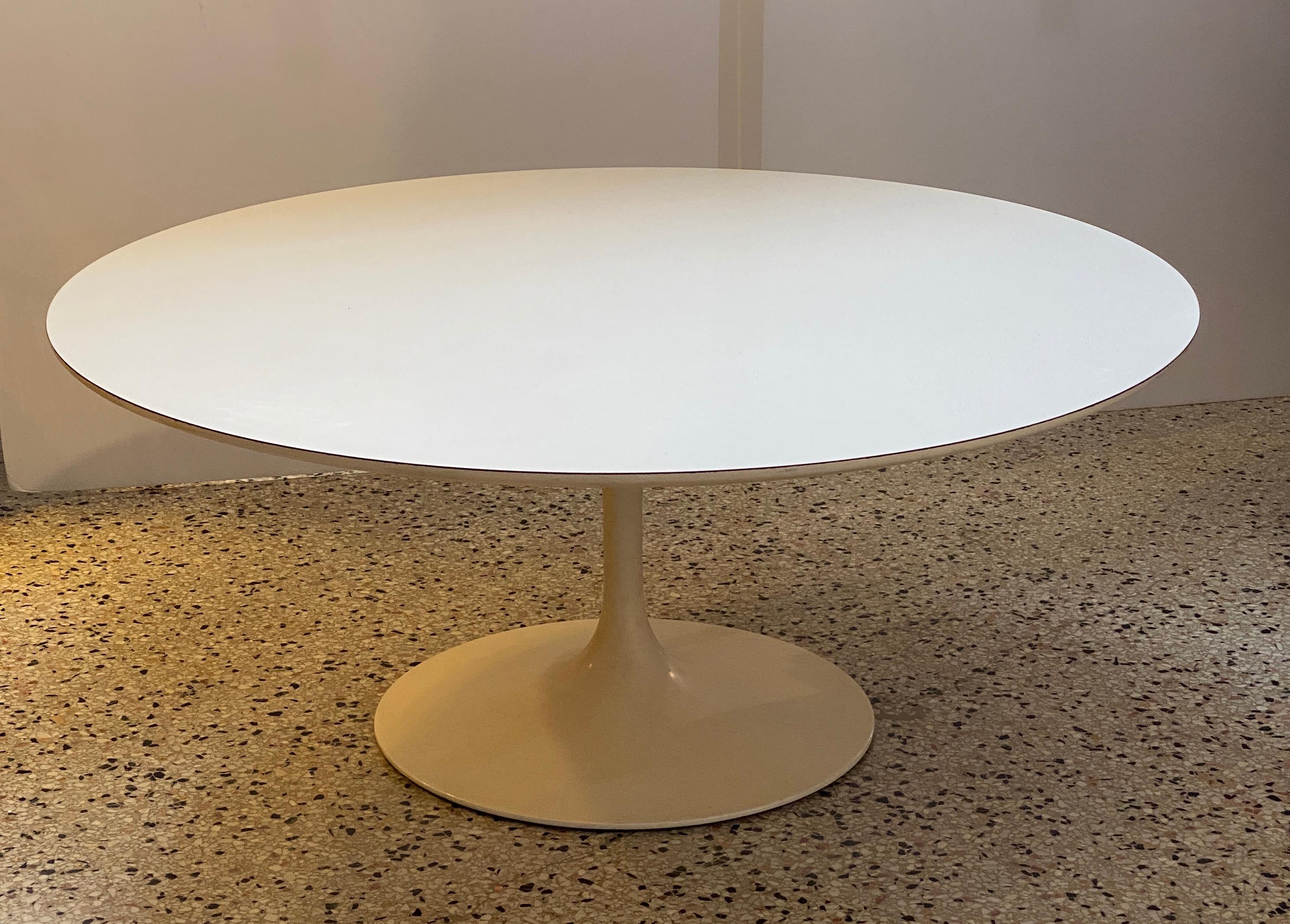 This classic Knoll Furniture tulip-form cocktail tables dates to the 1960s-1970s and retains its original paper label (on the verso). 

Note: There is color mottling on the metal base and the underside of the top has some minor finish losses (see