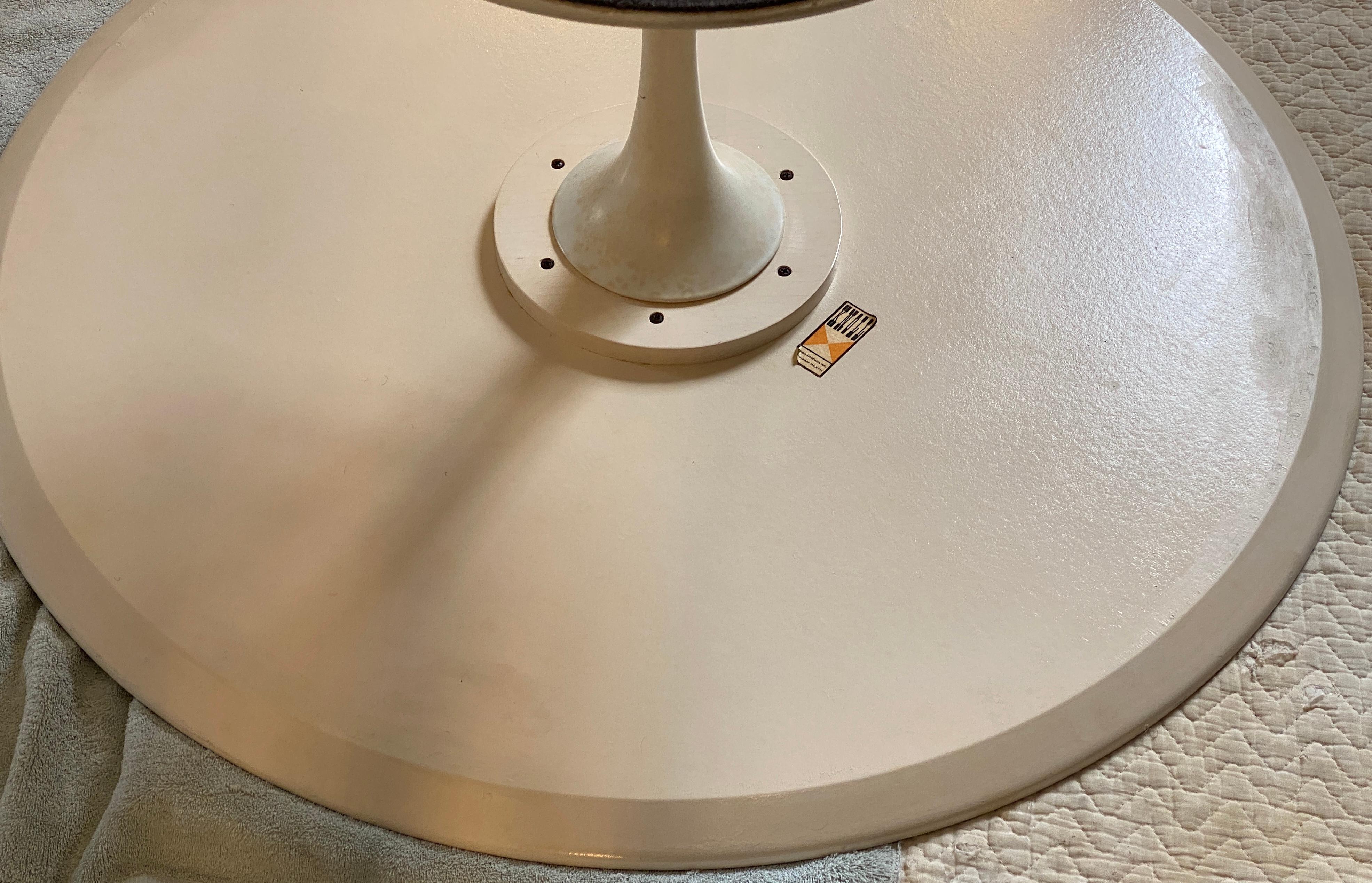 Tulip Cocktail Table by Knoll Furniture In Good Condition In West Palm Beach, FL