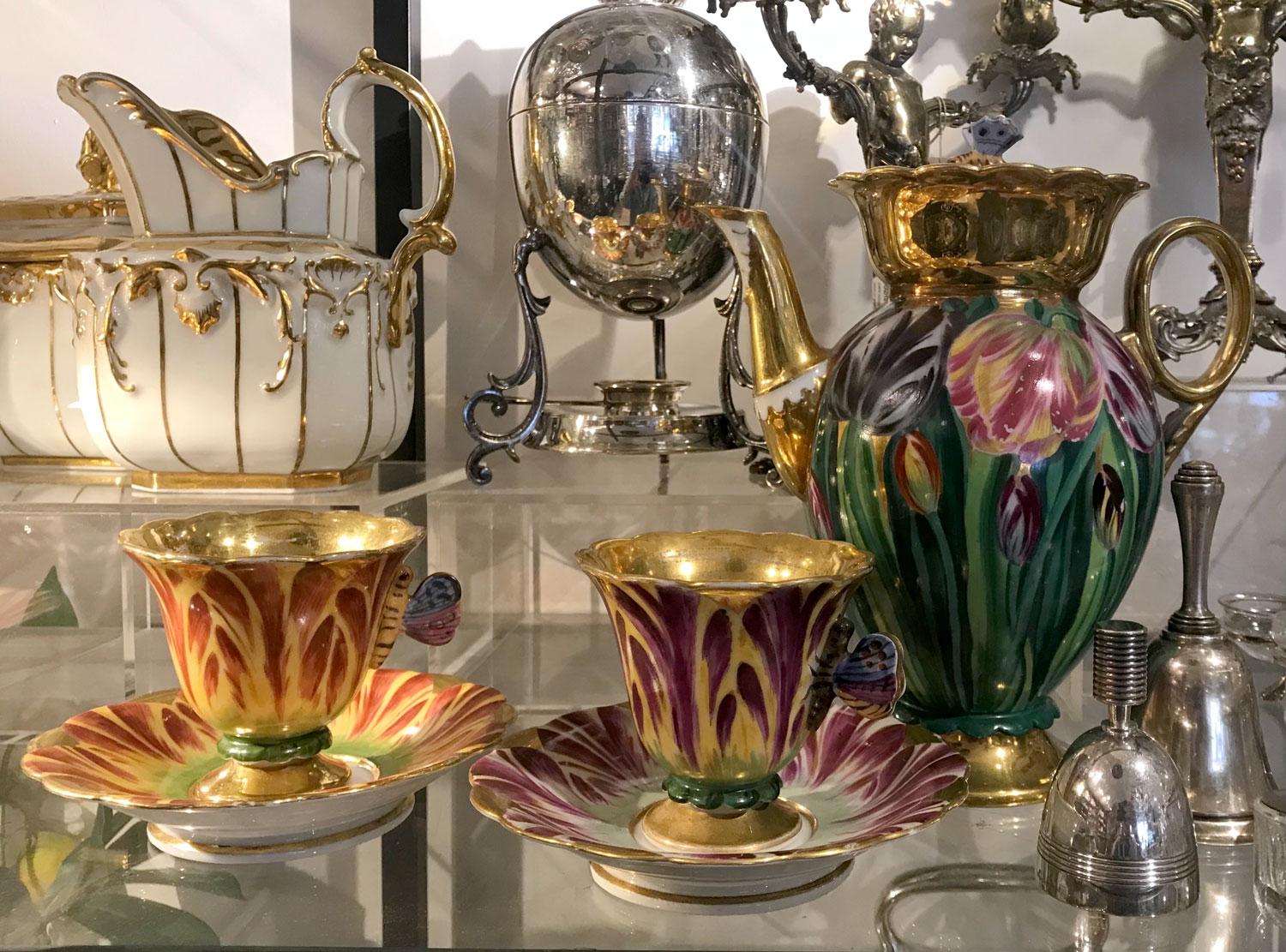 Tulpen-Couchtisch aus vergoldetem Pariser Porzellan von Flamen-Fleury im Angebot 4