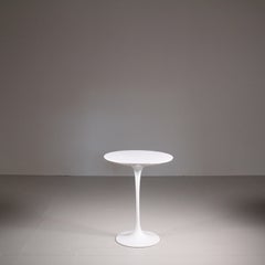 Mid-Century Tulip coffee table designed by Eero Saarinen for Knoll