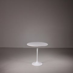 Mid-Century Tulip coffee table designed by Eero Saarinen for Knoll