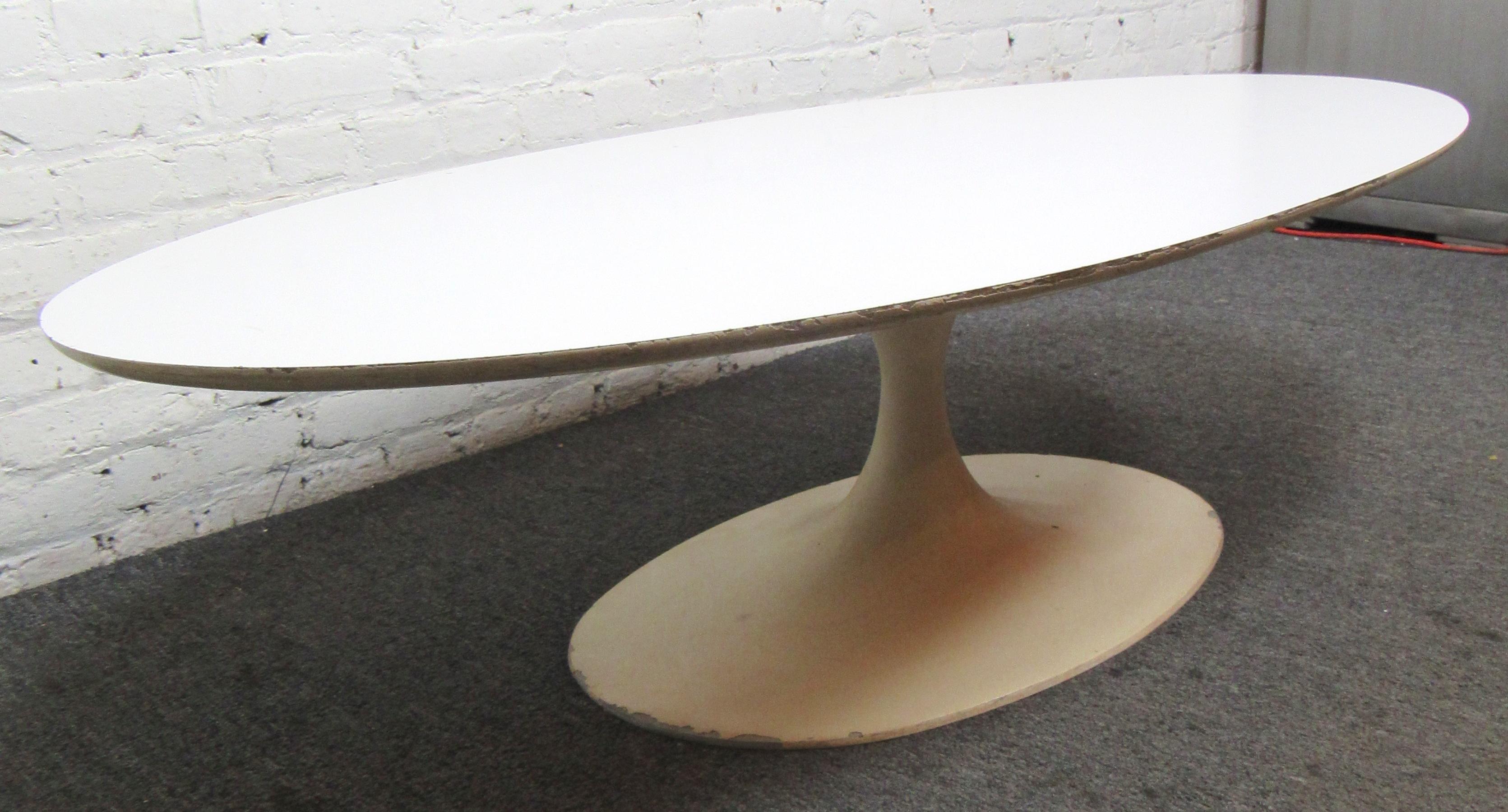 Eero Saarinen style coffee table with tulip shape base.
Location: Brooklyn NY.