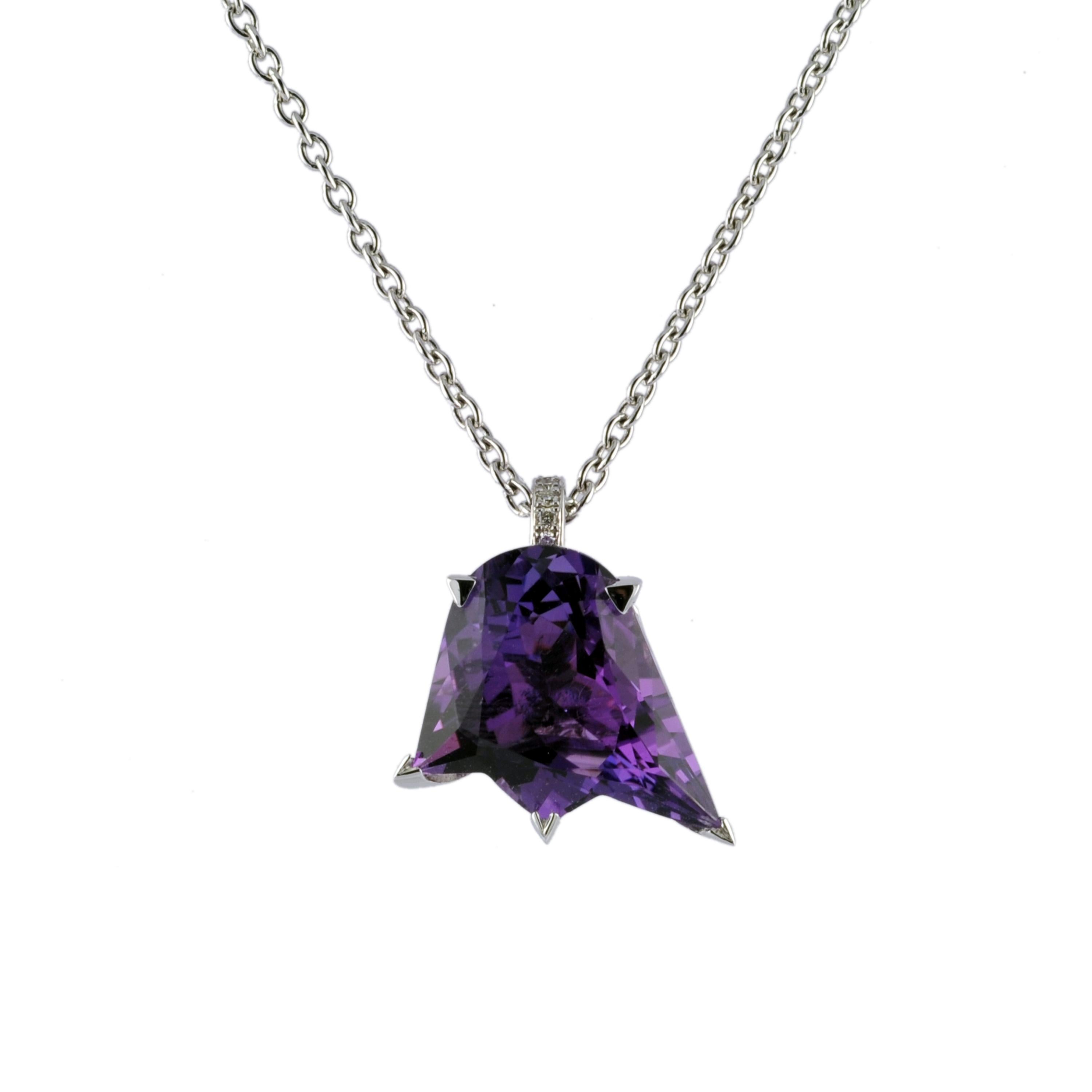 Tulip Cut 6.04 Carat Amethyst 18 Karat White Gold Topkapı Necklace In Excellent Condition For Sale In Istanbul, TR