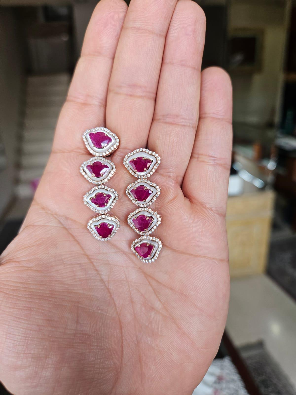 Collier et boucles d'oreilles tulipe en rubis, nacre et diamants du Mozambique en vente 6