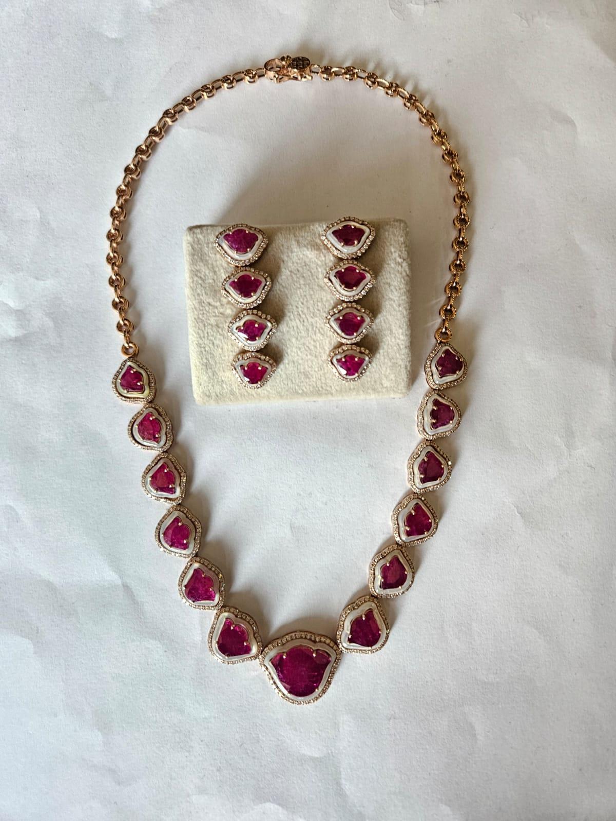Collier et boucles d'oreilles tulipe en rubis, nacre et diamants du Mozambique en vente 7