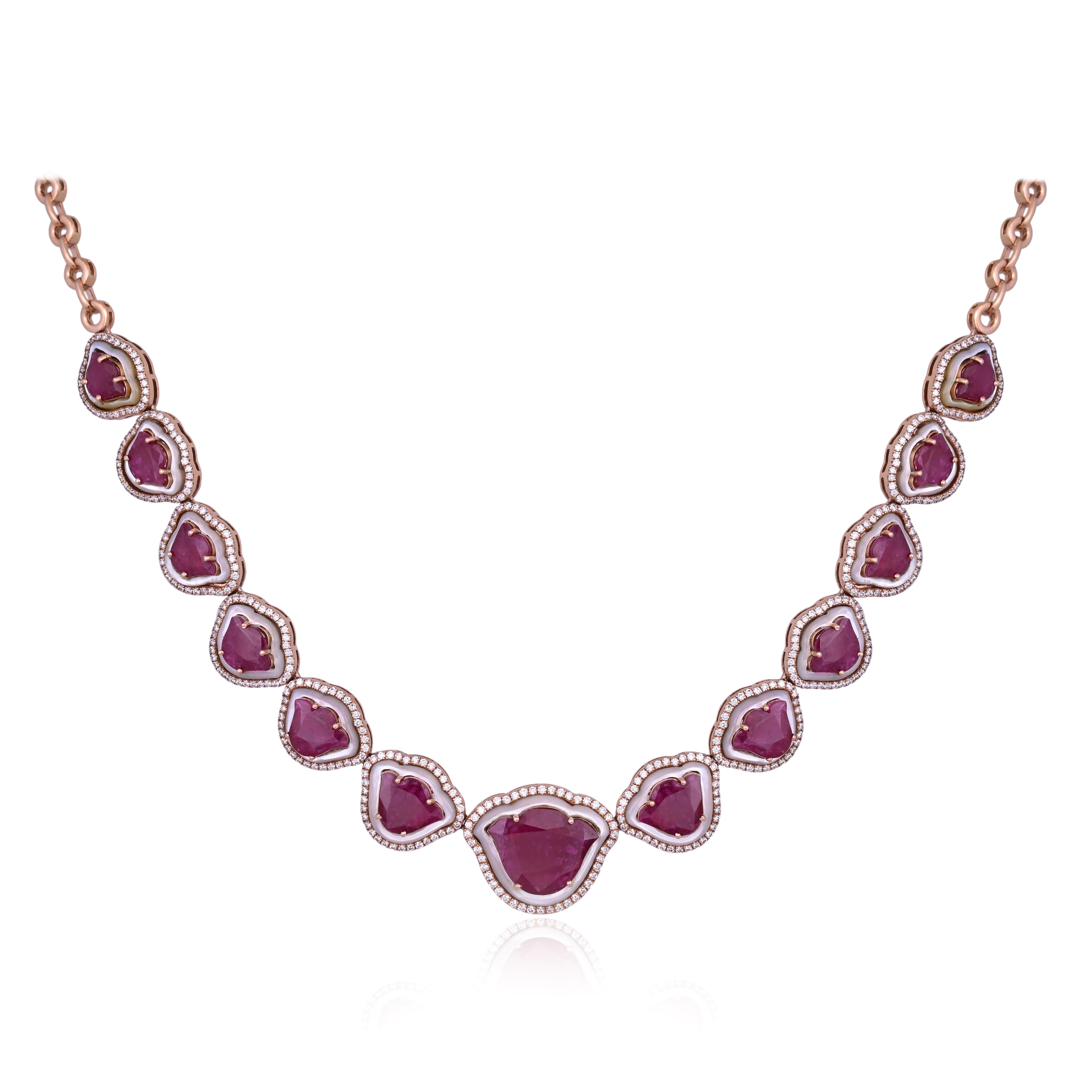 Moderne Collier et boucles d'oreilles tulipe en rubis, nacre et diamants du Mozambique en vente