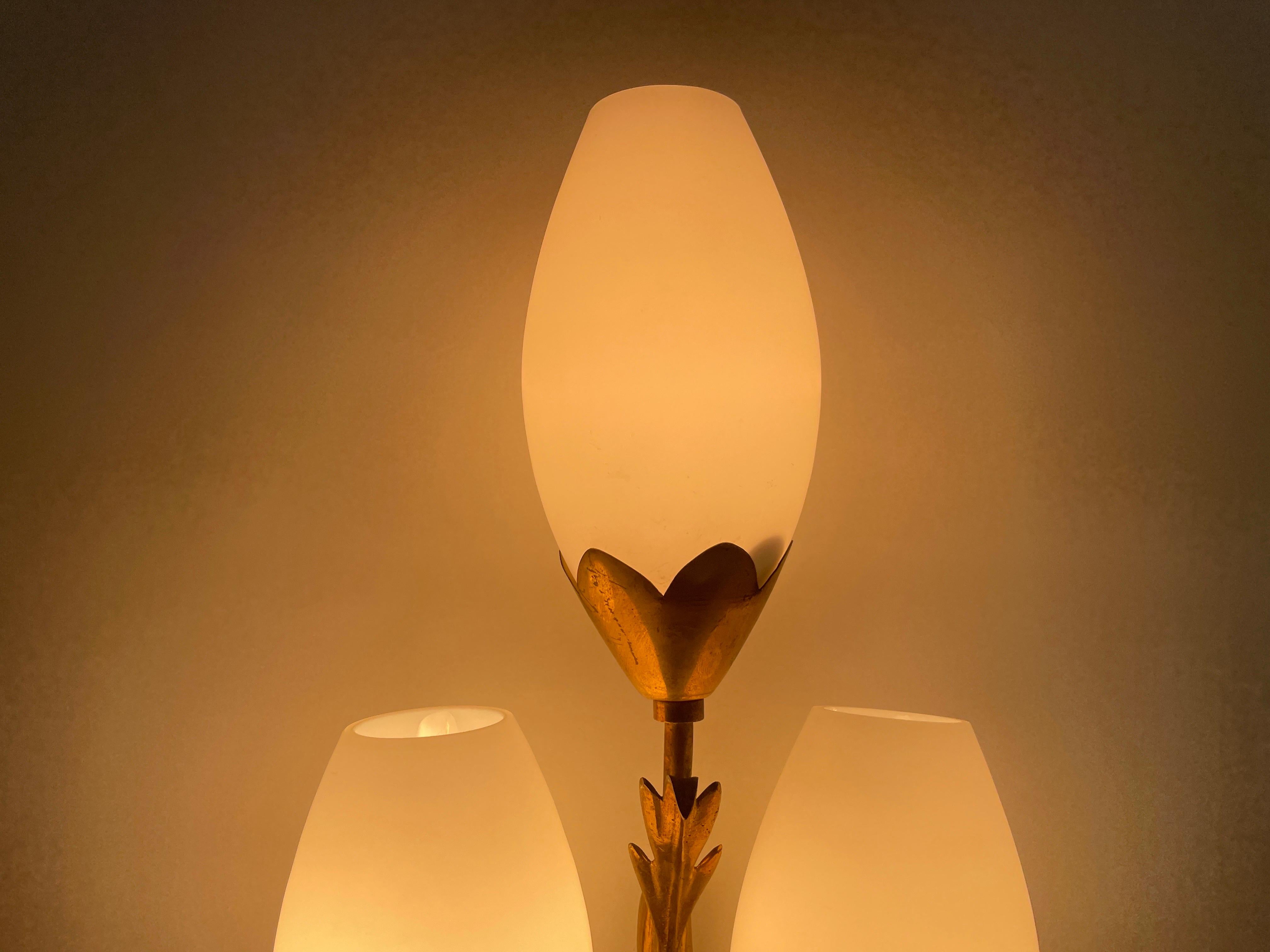 Tulip Design Triplet Glass Shade and Brass Body Wall Sconce, 1960s, Italy For Sale 9