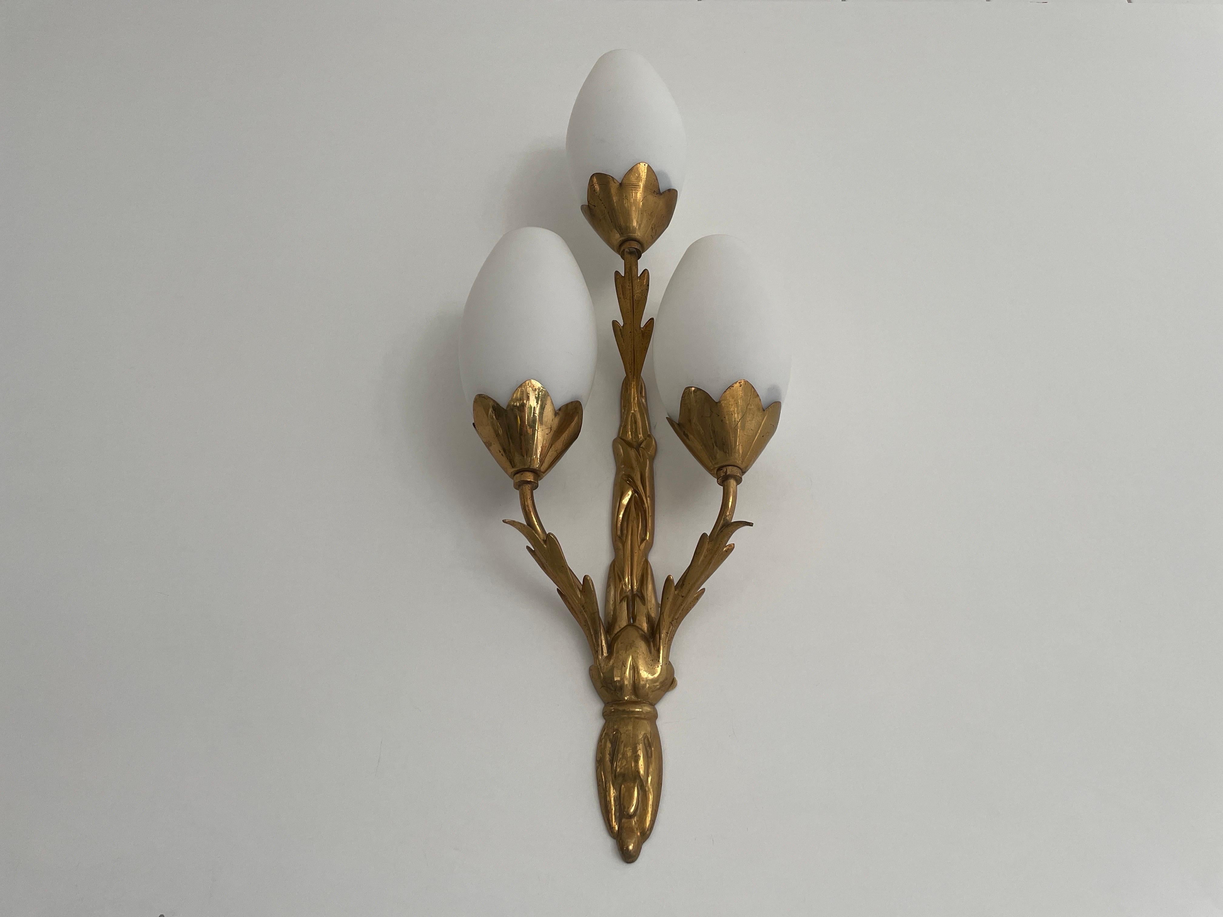 Tulip Design Triplet Glass Shade and Brass Body Wall Sconce, 1960s, Italy

Lampshade is in very good vintage condition.

This lamp works with 3x E14 light bulbs. 
Wired and suitable to use with 220V and 110V for all countries.

Measurements:
Height: