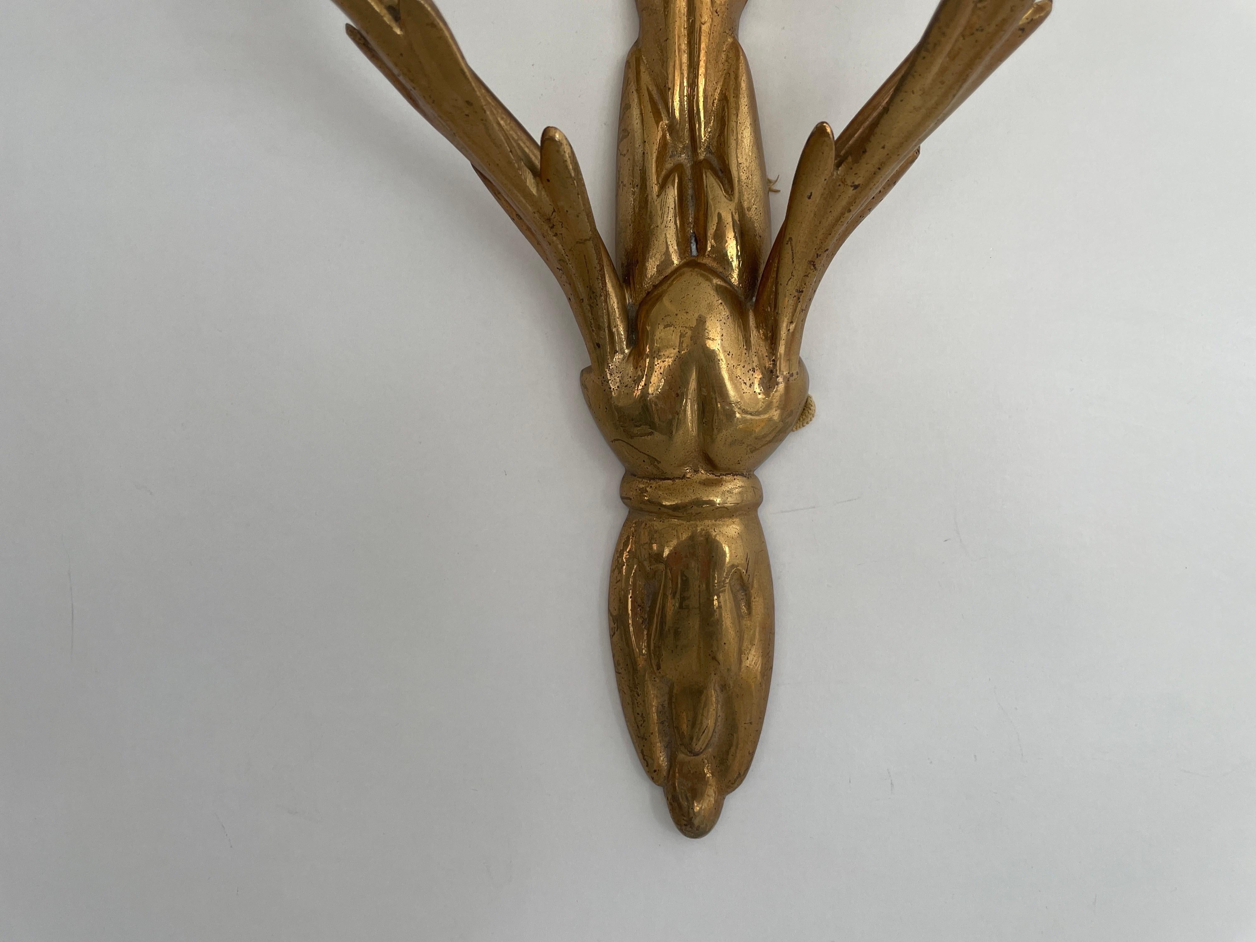 Tulip Design Triplet Glass Shade and Brass Body Wall Sconce, 1960s, Italy For Sale 1