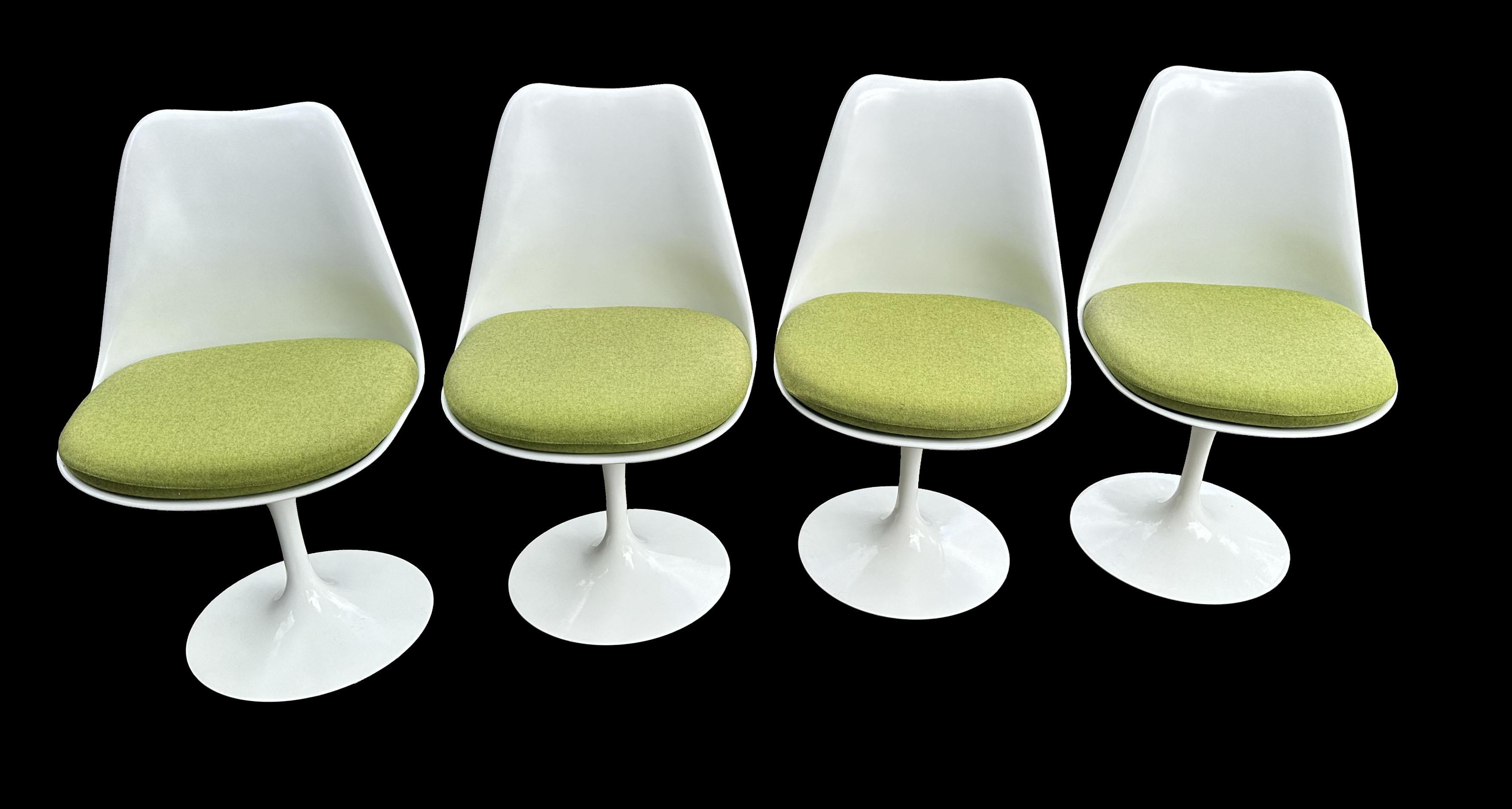 20th Century Tulip Dining suite of Marble top table and 4 swivel chairs by Saarinen for Knoll