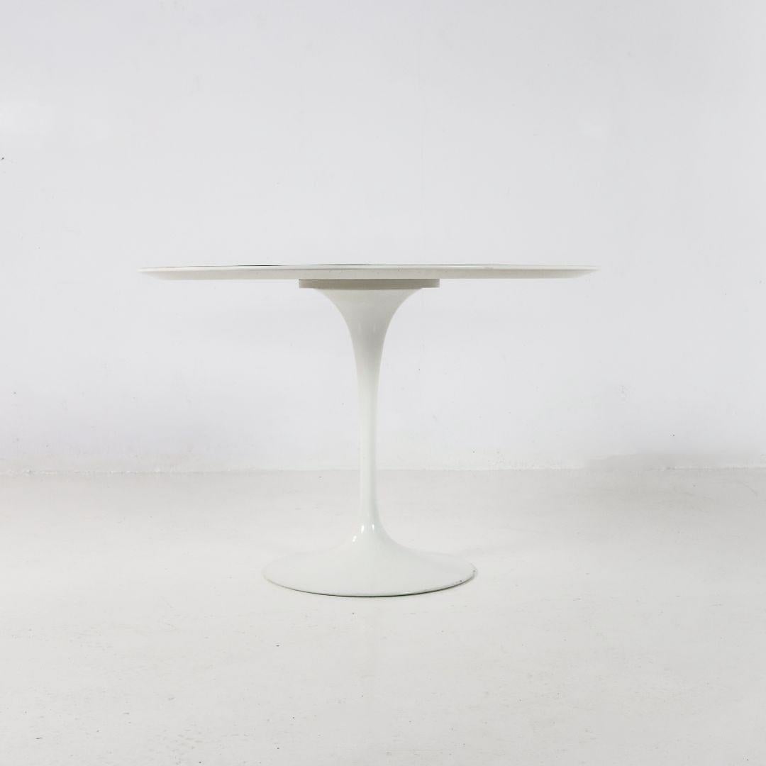 Iconic and original 'Tulip' dining table with a wooden top from the 1970s. Designed by Eero Saarinen in 1956. The table is in very good vintage condition, with slight signs of use. Marked.