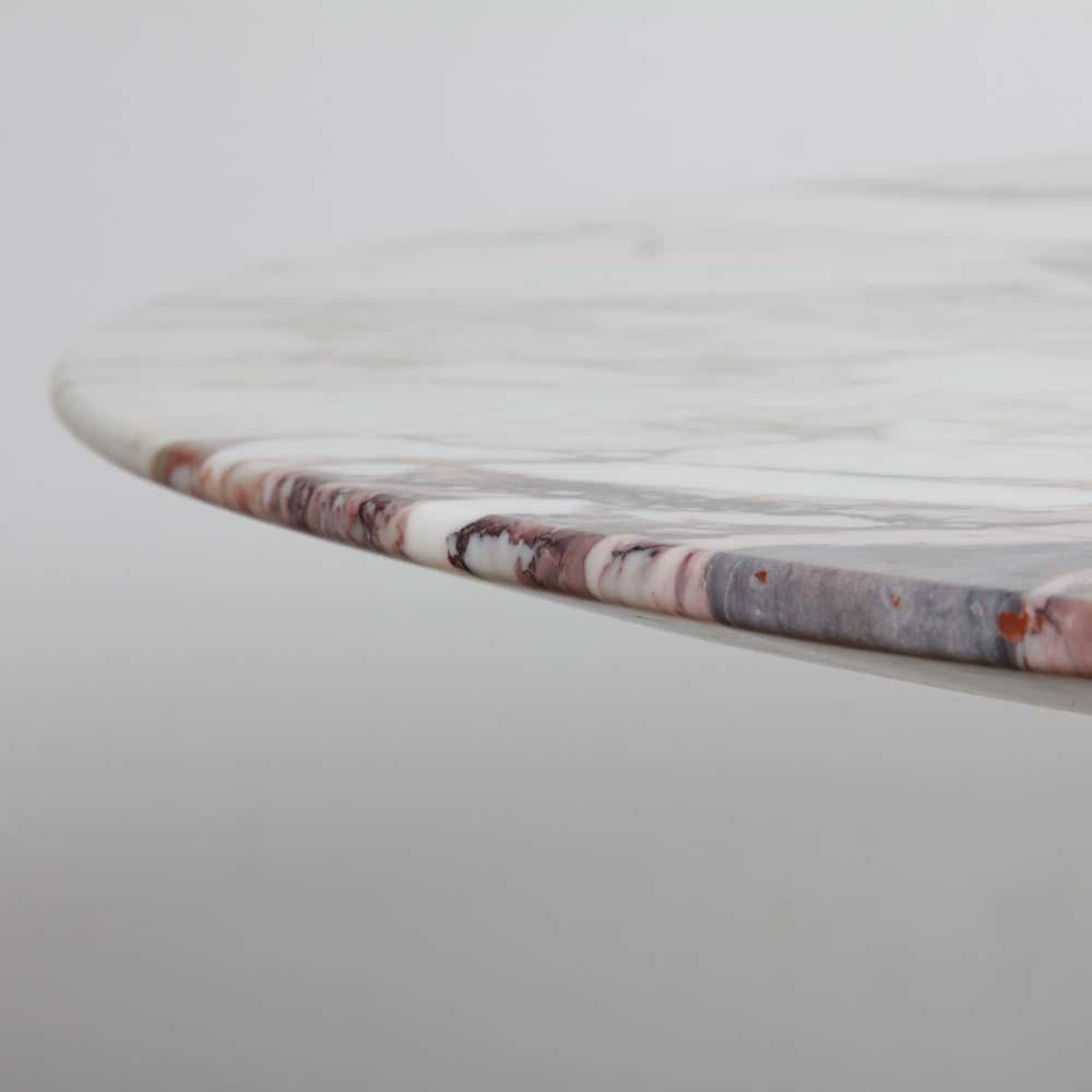 Metal Tulip Dining table by Eero Saarinen for Knoll, 1970s For Sale