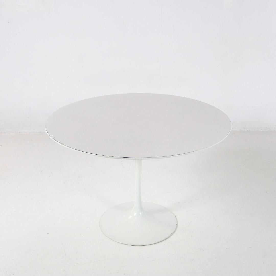 Tulip Dining Table by Eero Saarinen for Knoll 1970s For Sale 1