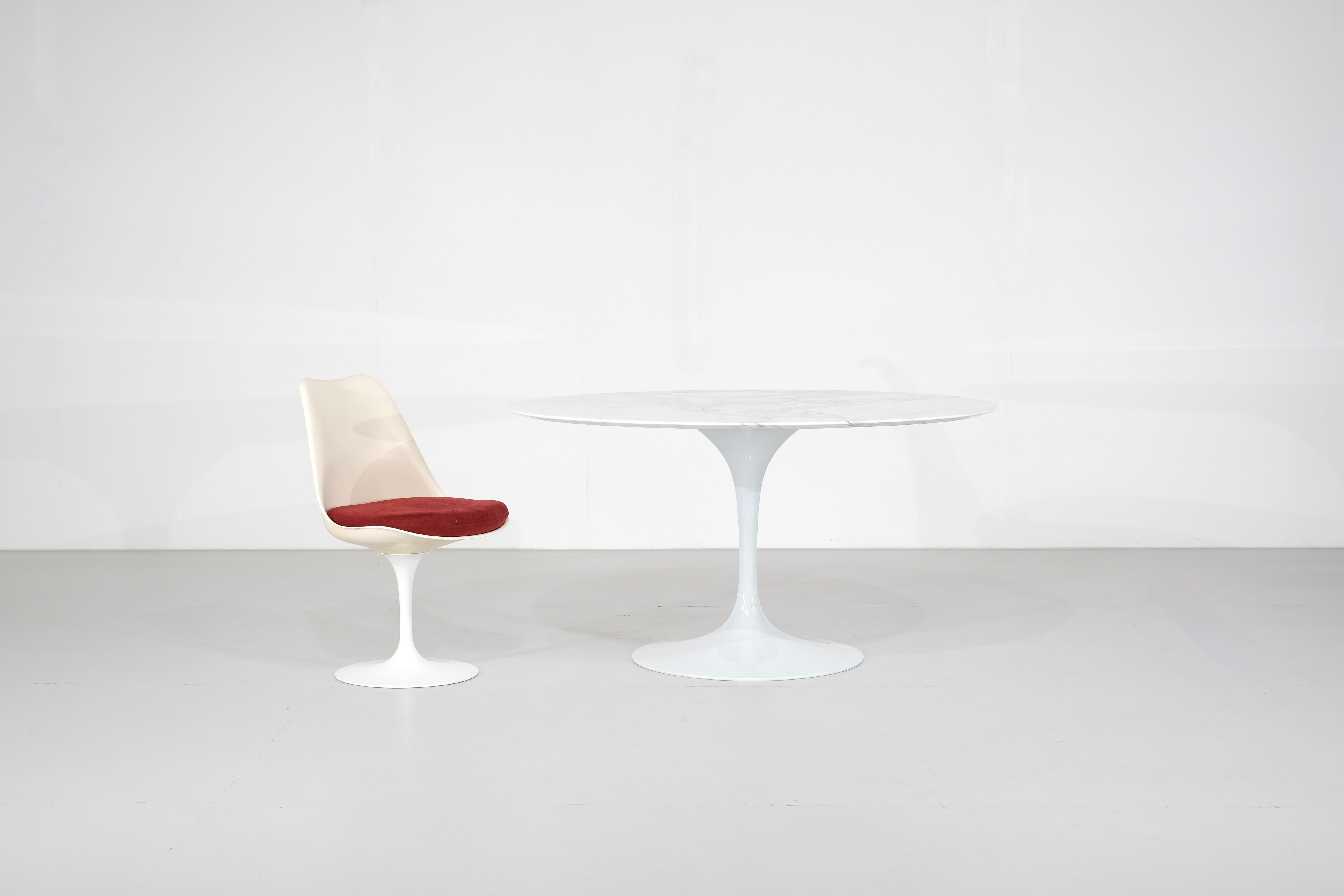 Tulip Dining table by Eero Saarinen for Knoll International - 1960s For Sale 3