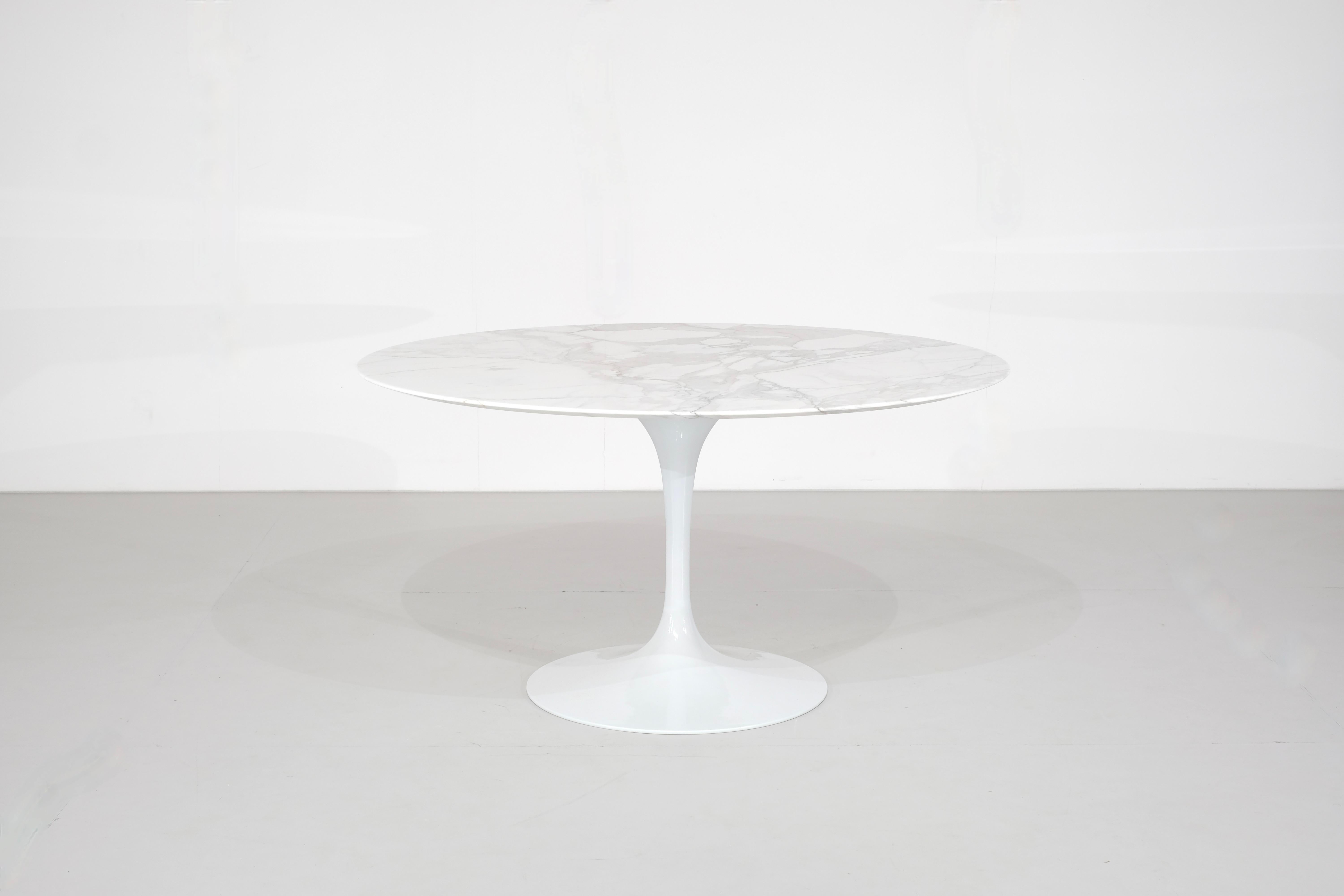20th Century Tulip Dining table by Eero Saarinen for Knoll International - 1960s For Sale