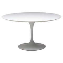 Tulip Dining Table by Eero Saarinen for Knoll International