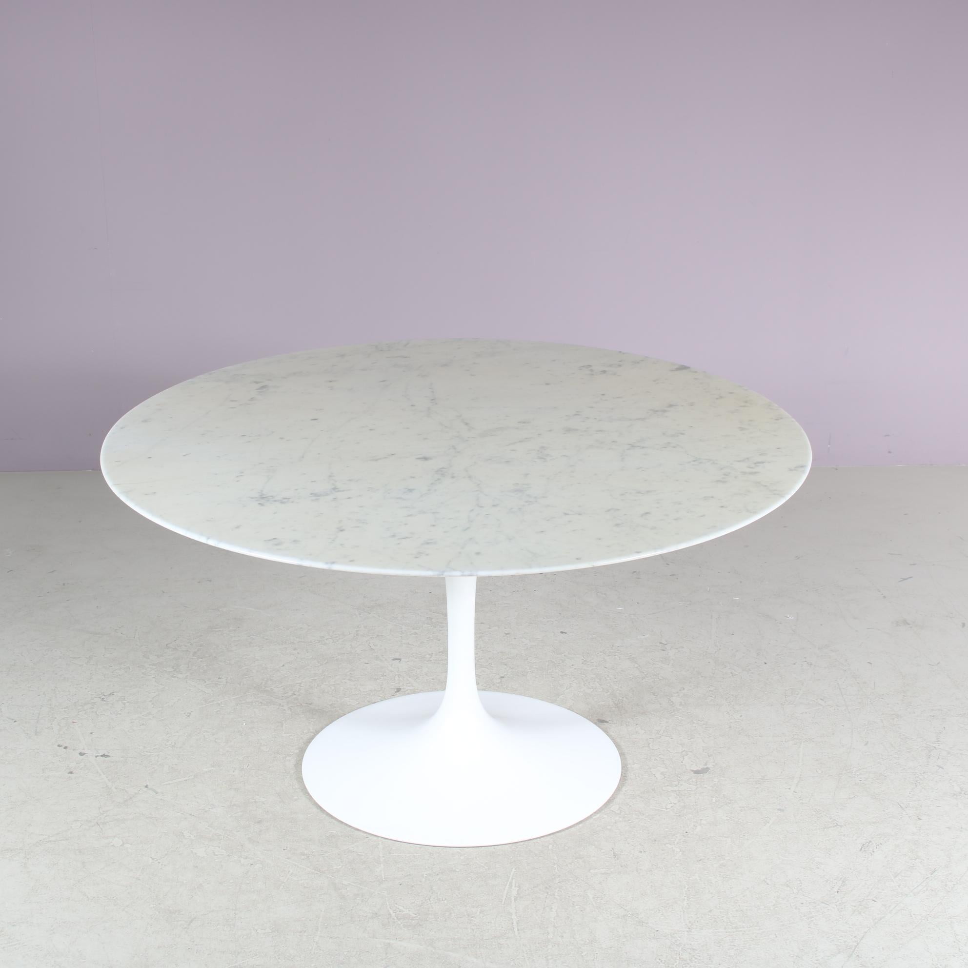 Mid-Century Modern “Tulip” Dining Table by Eero Saarinen for Knoll International, USA For Sale
